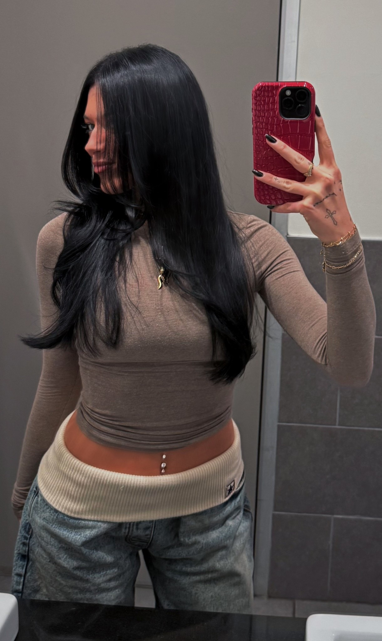 clean girl neutrals but still that girl energy. this fit is so simple but does everything — fitted long sleeve, low rise denim, layered gold… effortless but elevated

jeans are from revice denim (couldn’t link them but sooo worth it)

#LTKootd #LTKgrwm #LTKdayinmylife