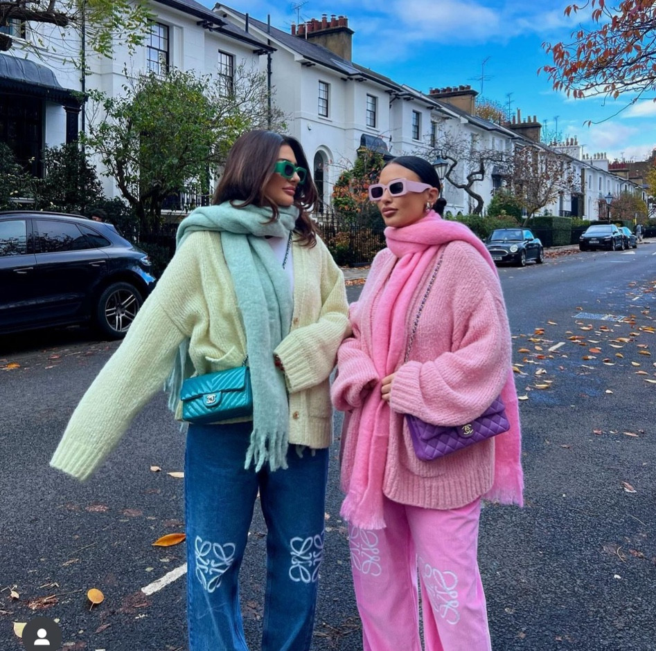 Colourful scarves to warm up the cold days 🥶 