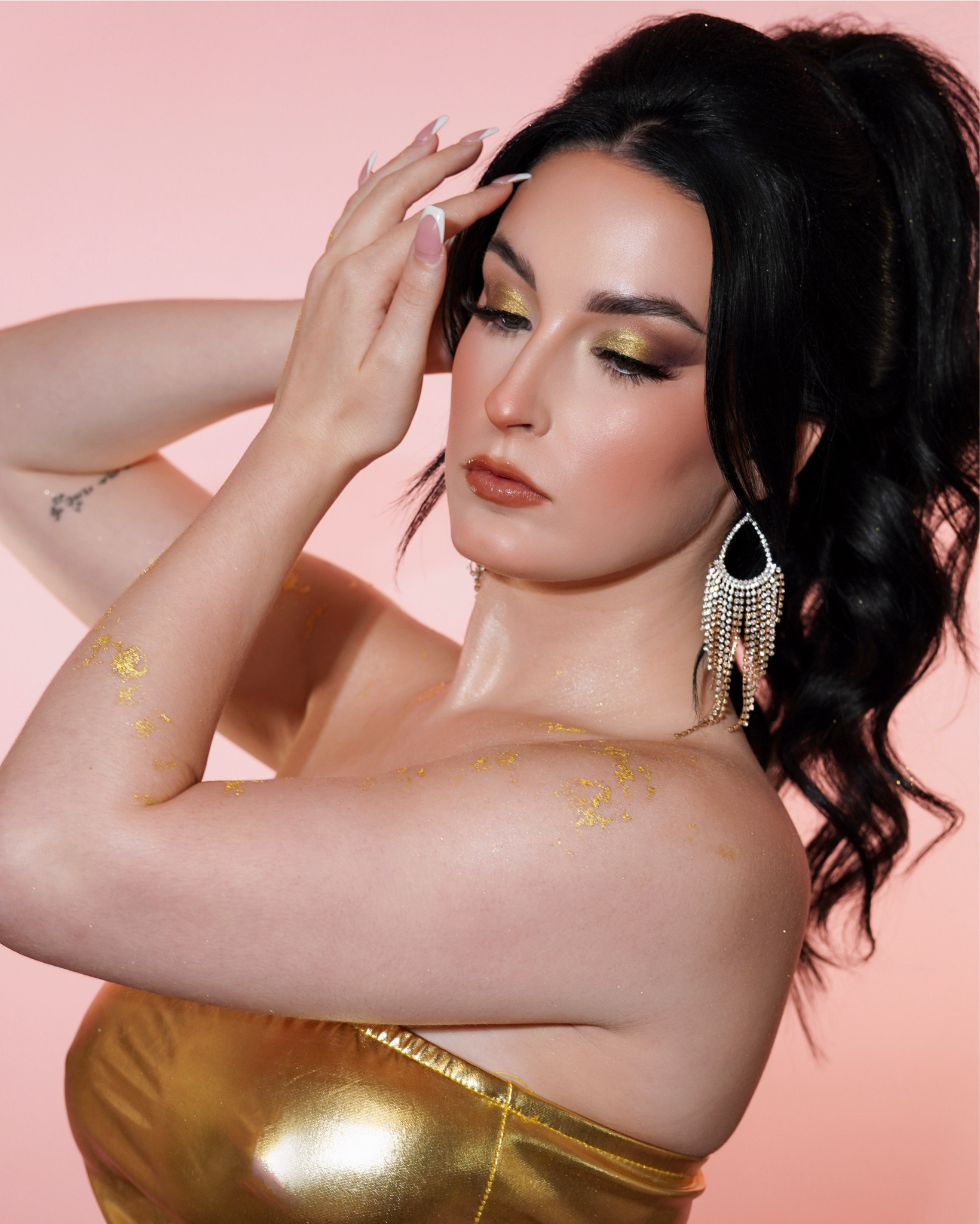 THAT GIRL💋

💄mua: @makeupbyvay 
🪮hair stylist: @hair.by.meli 
❤️model: @officialyvia @lovetolyv 
📍Serving looks @holabonita_odessa tx
🗓 don’t wait last min to book your glam: https://makeupbyvay.glossgenius.com/

Products used: 
@madebymitchell glow goo, brow down balm, bronzed motel bronzer book 
@plouise_makeup_academy expensive taste eyeshadow palette 
@lysbeautyofficial No Limits Cream Bronzer and Contour Stick
@anastasiabeverlyhills Brow Powder Duo Color Compact sugar glow kit, shimmer body oil 
@charlottetilbury Airbrush Flawless Longwear Foundation + @esteelauder Double Wear Stay-in-Place Foundation
@toofaced Born This Way Super Coverage Multi-Use sculpting concealer 
@physiciansformula Eye Booster Waterproof Ultra-Fine Liquid Eyeliner
@juviasplace Liquid Blush in soft tulip
@narsissist blush in orgasm 
@essence_cosmetics Lash Princess False Lash Effect Waterproof mascara 
@inglot_cosmetics duraline mixed with @maccosmetics gold pigment 
@lorealparis Paris Infallible 3-Second Setting Spray

#makeuptransformation #FullGlam #MakeupAesthetic #odessatx #holabonita #odessatxmakeup #odessatxmua #odessatxpromua #odessatxmakeupartist #odessatxbridal #odessatxquince #odessatxmakeuplessons #mua #makeup #luxurymakeup #luxurymakeupartist #glowyskin #makeupbyvay #promua #undiscoveredmua #makeuplessons #makeupeducator #makeupclass #westtexasmakeup