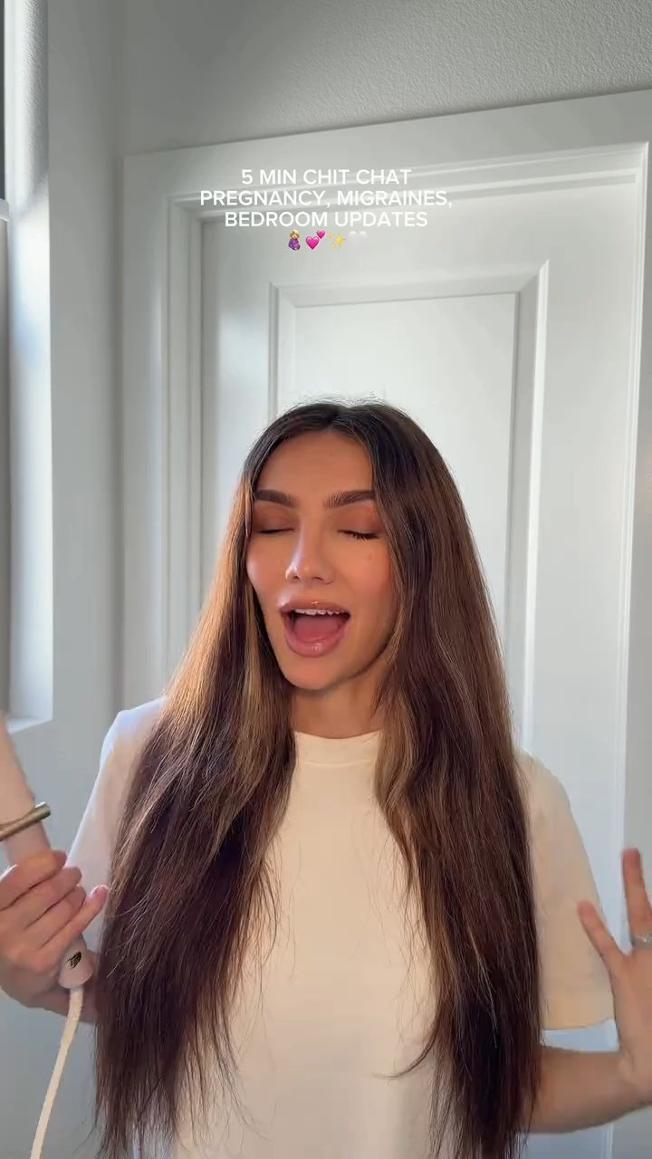 How I curl my hair!
 

#LTKvlog #LTKdayinmylife #LTKgrwm