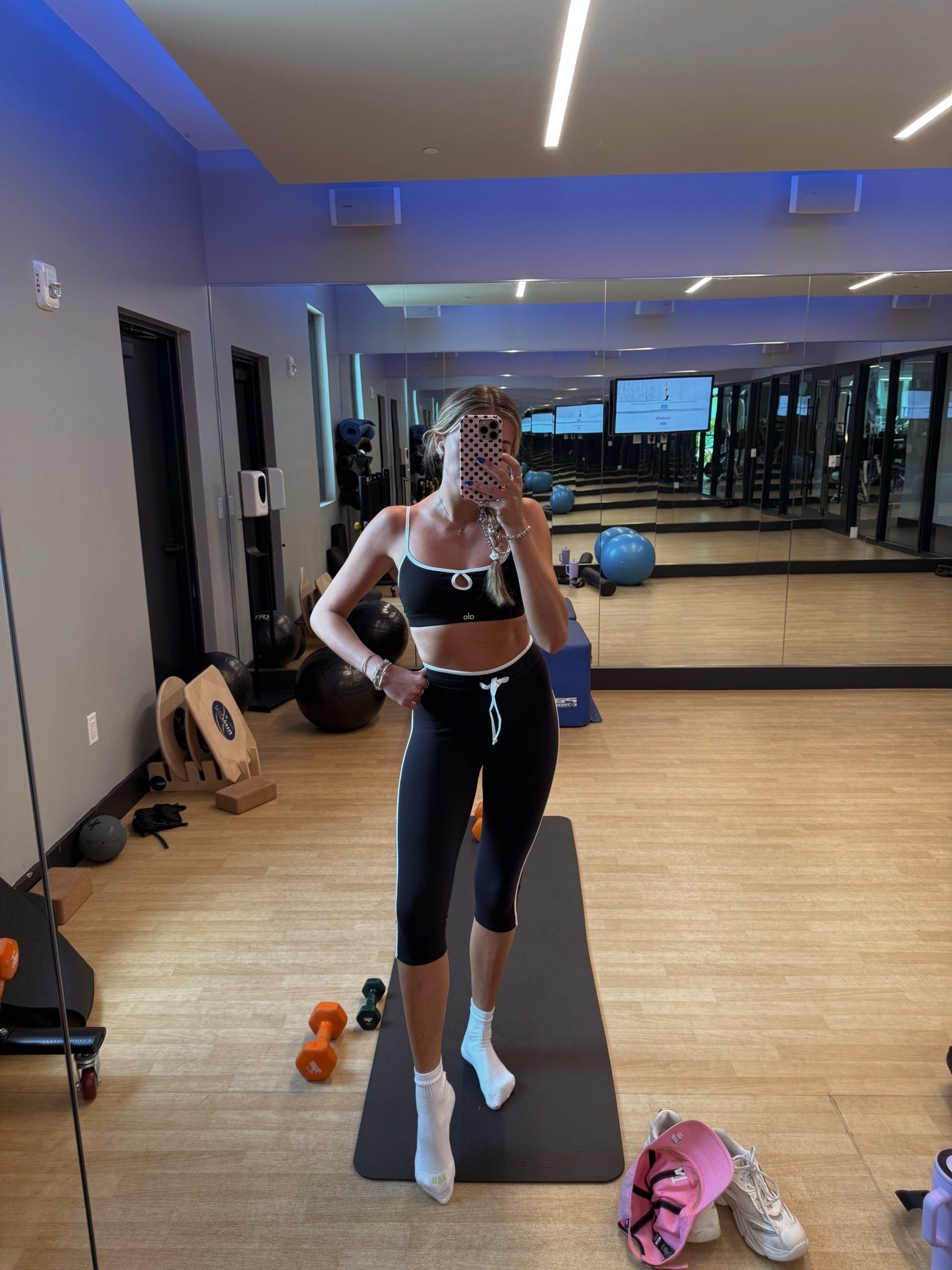 5’9” 135” 26” waist 32” inseam wearing size small

#LTKTravel #LTKActive #LTKselfcare