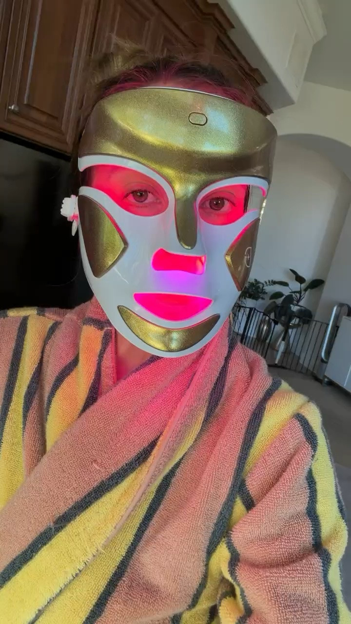 Best deal I’ve ever seen on this mask! And it’s in a limited edition holiday color! 


Sephora, red light, mask, self care

#LTKmomlife #LTKselfcare #LTKmorningroutine