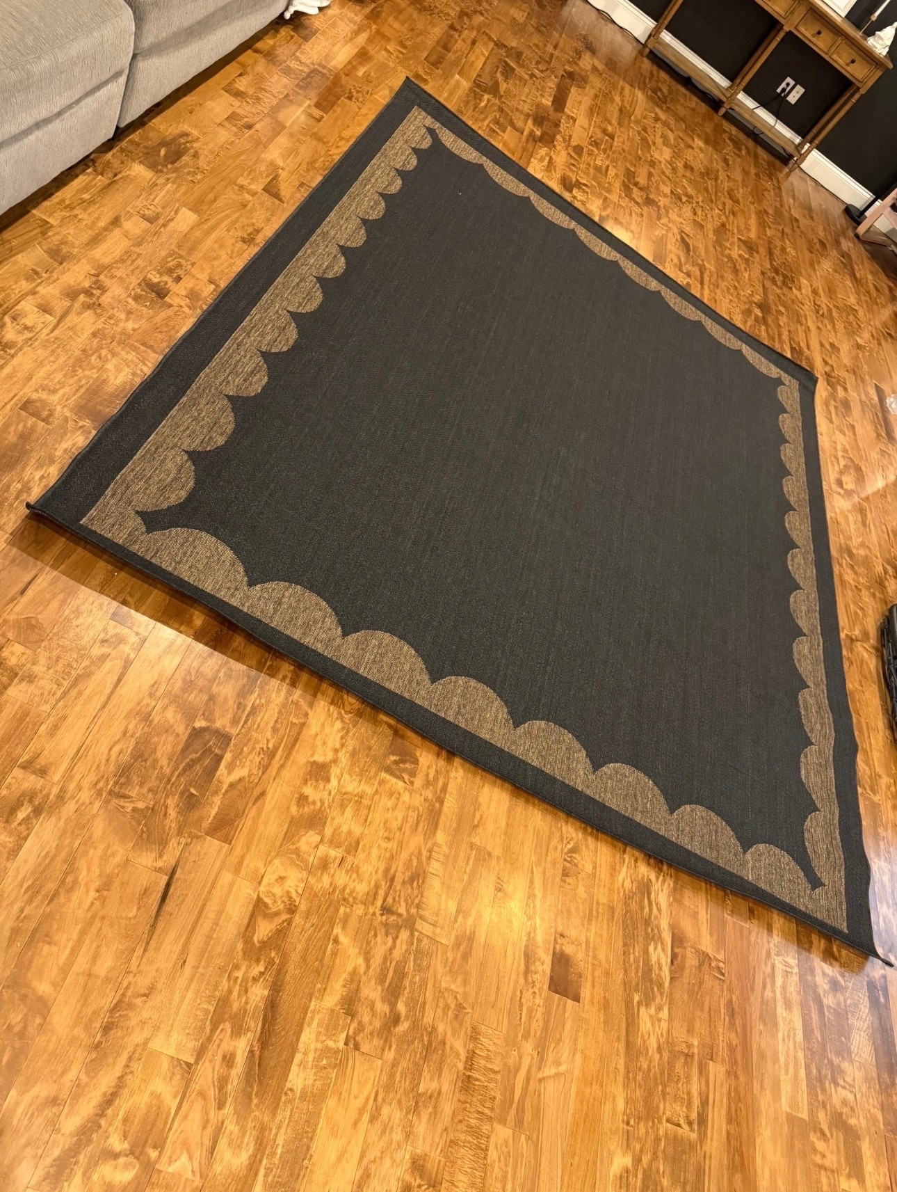If a rug could flirt… this would be the one 😭🤍

#LTKHome #LTKSeasonal #LTKWedding