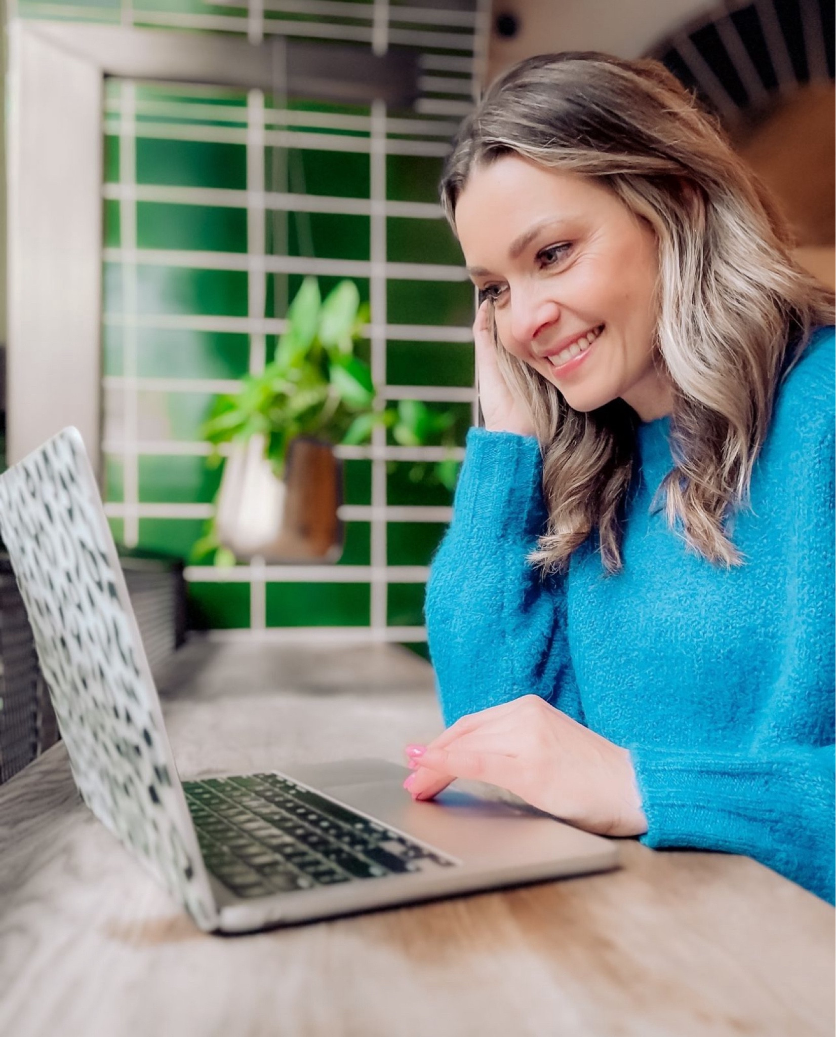 Thankful I can work from anywhere! This blue sweater is LIFE! 

#LTKworkwear #LTKfindsunder50 #LTKfindsunder100