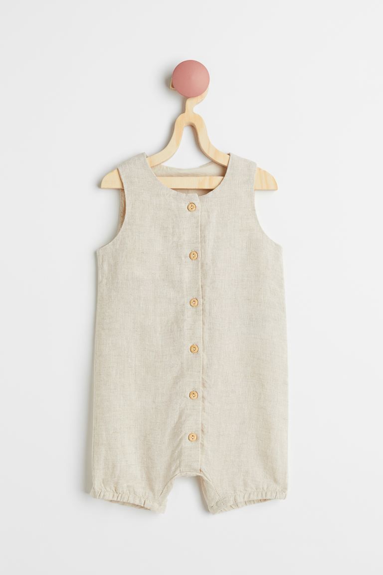 New ArrivalBaby Exclusive. Sleeveless romper suit in linen with a round neckline, buttons down th... | H&M (US)