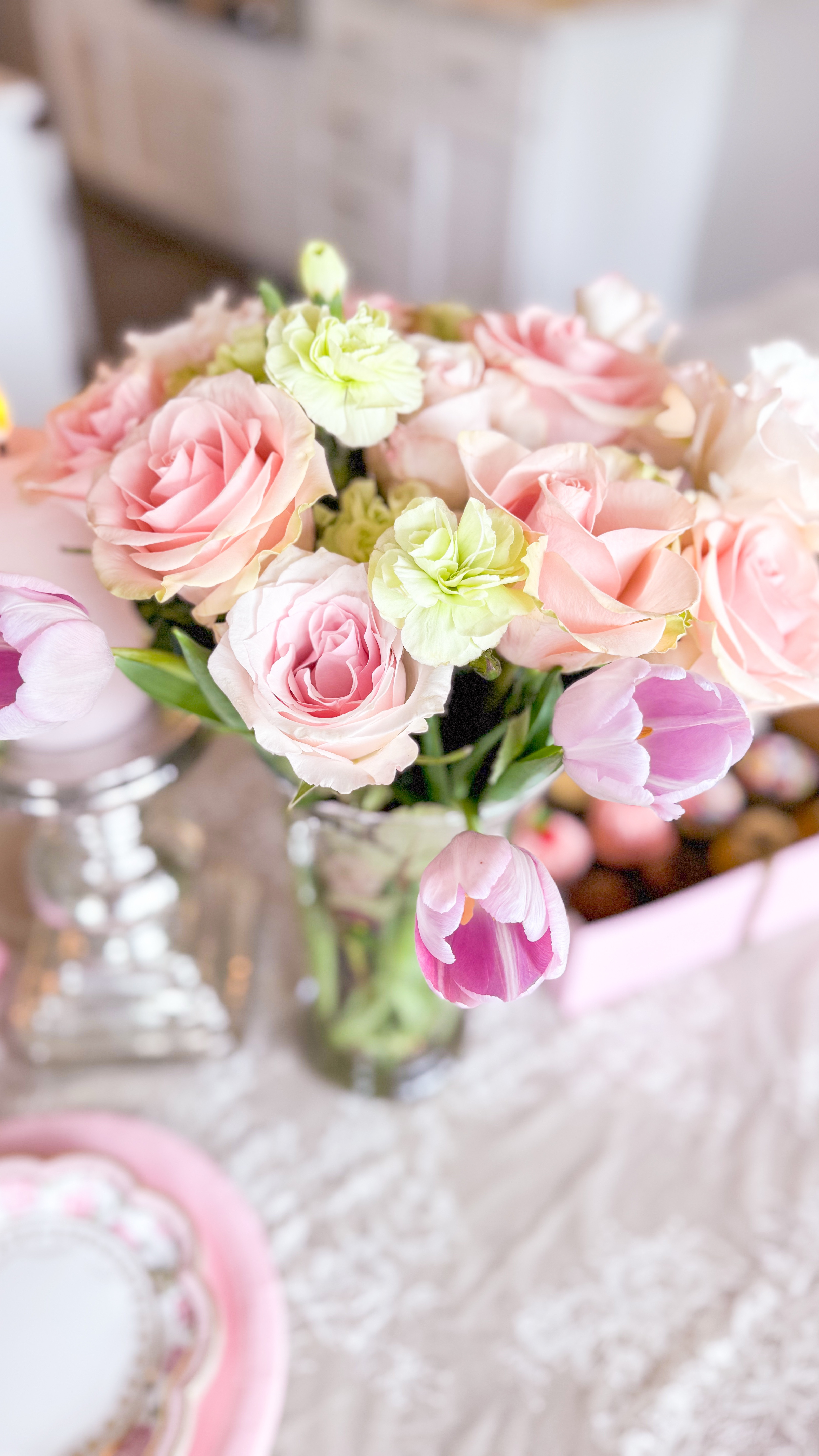 𝑀𝑜𝓉𝒽𝑒𝓇’𝓈 𝒟𝒶𝓎 𝒯𝒶𝒷𝓁𝑒𝓈𝒸𝒶𝓅𝑒 𝐼𝓃𝓈𝓅𝒾𝓇𝒶𝓉𝒾𝑜𝓃 🌸🍽️🌷

A few favorite scenes from Mother’s Days past — proof that creating a beautiful brunch table is easier than you’d think! I always lean into whimsical charm with pastel florals, garden-inspired touches, and a sprinkle of playfulness. 

#LTKParties #LTKHome #LTKSeasonal