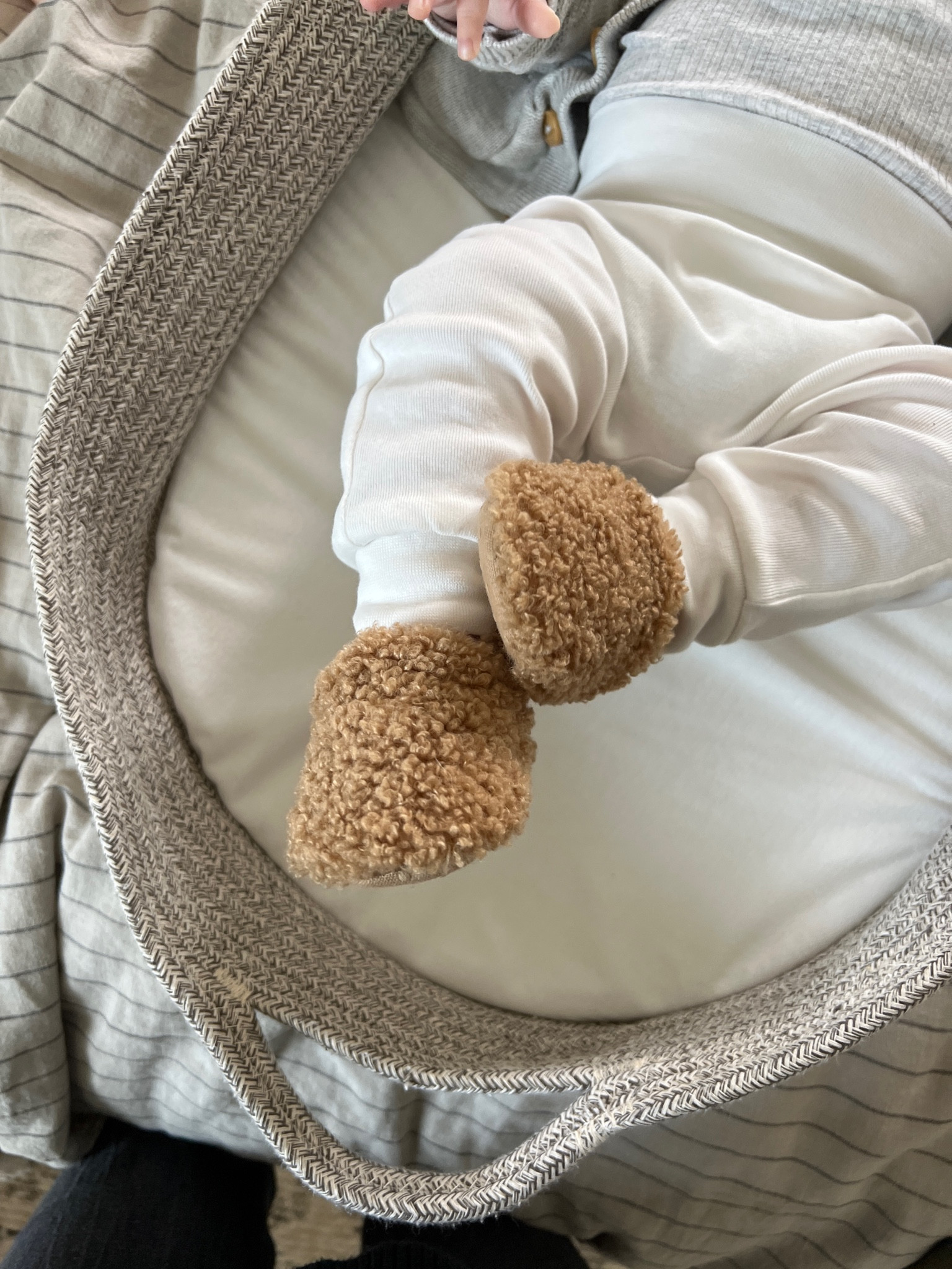 Baby sherpa shoes/slippers. 

#LTKbaby #LTKGiftGuide #LTKbump