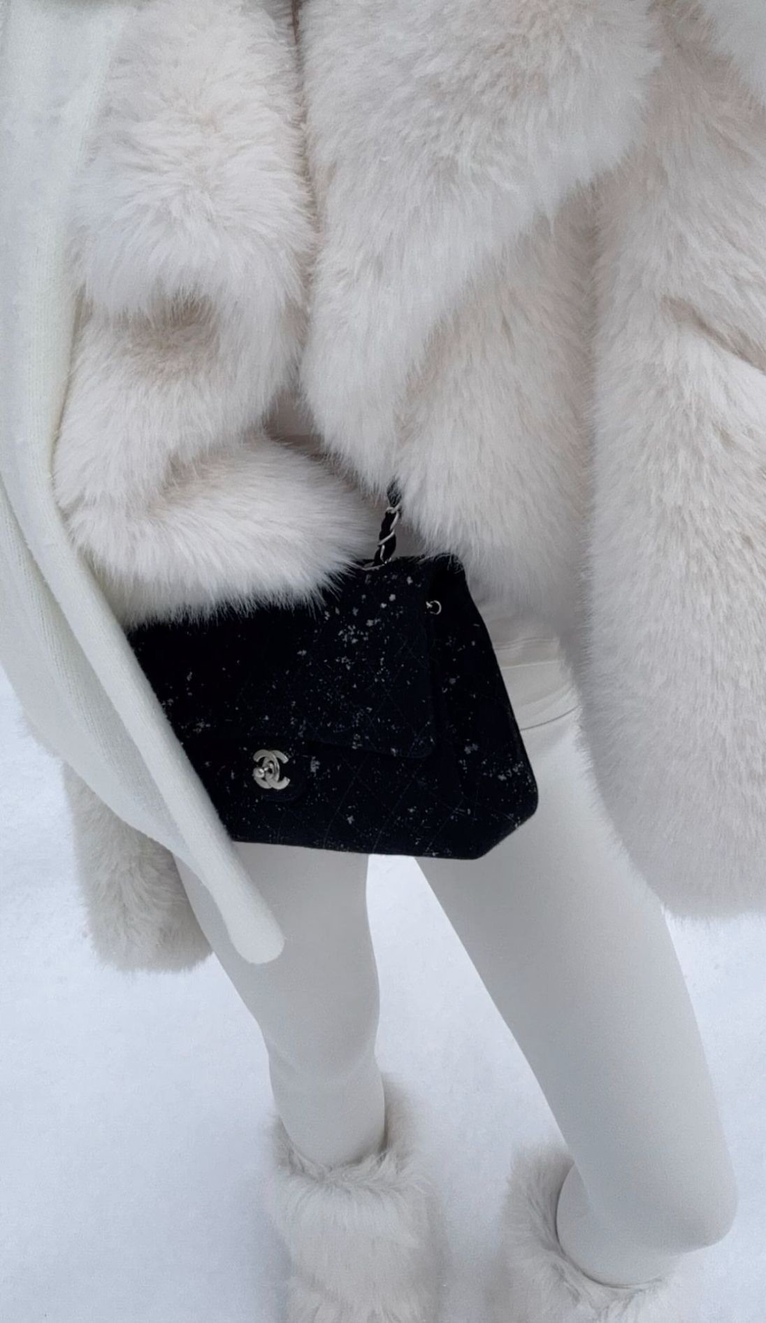 Glam après ski vibes ❄️✨ rich girl energy but make it Amazon prices 💅🤍
Cozy luxe layers faux fur moments and chic neutrals you’ll wear on repeat ⛷️🤎
These are the staples that go from ski lodge to coffee run without trying ☕️❄️
We found the look for less so you can get it all babe and still feel expensive 💸✨
Effortlessly chic always cozy always that girl 🥂🤍

#ApresSkiStyle #RichGirlEnergy #LuxuryForLess #WinterChic #AmazonFinds #ThatGirlVib

#LTKValentine #LTKdayinmylife #LTKgrwm