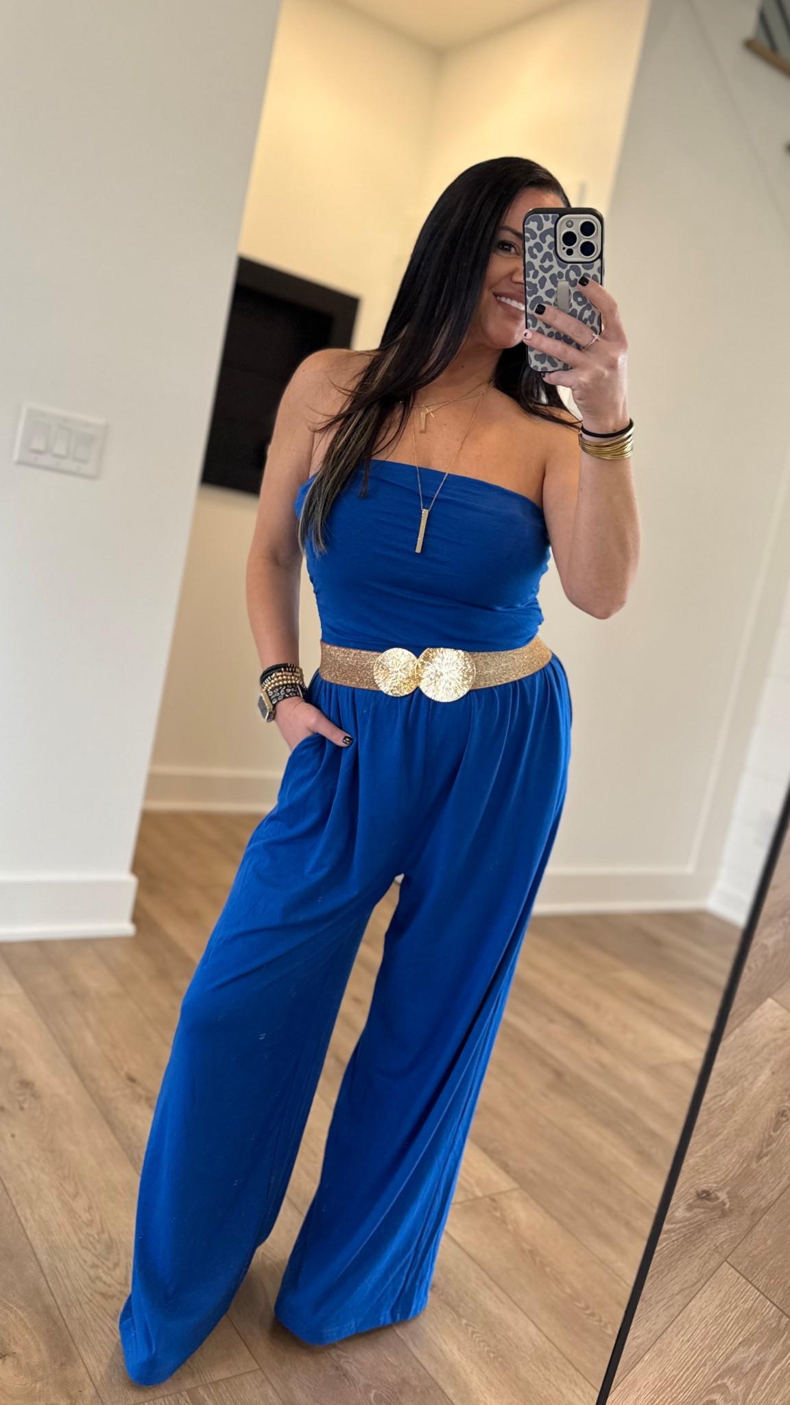 The jumpsuit you didn’t know you needed 💙
So soft, flattering, and EASY. Added a statement belt to elevate it, but it’s perfect on its own too. Trust me… this one’s a closet staple.


#LTKMidsize #LTKootd