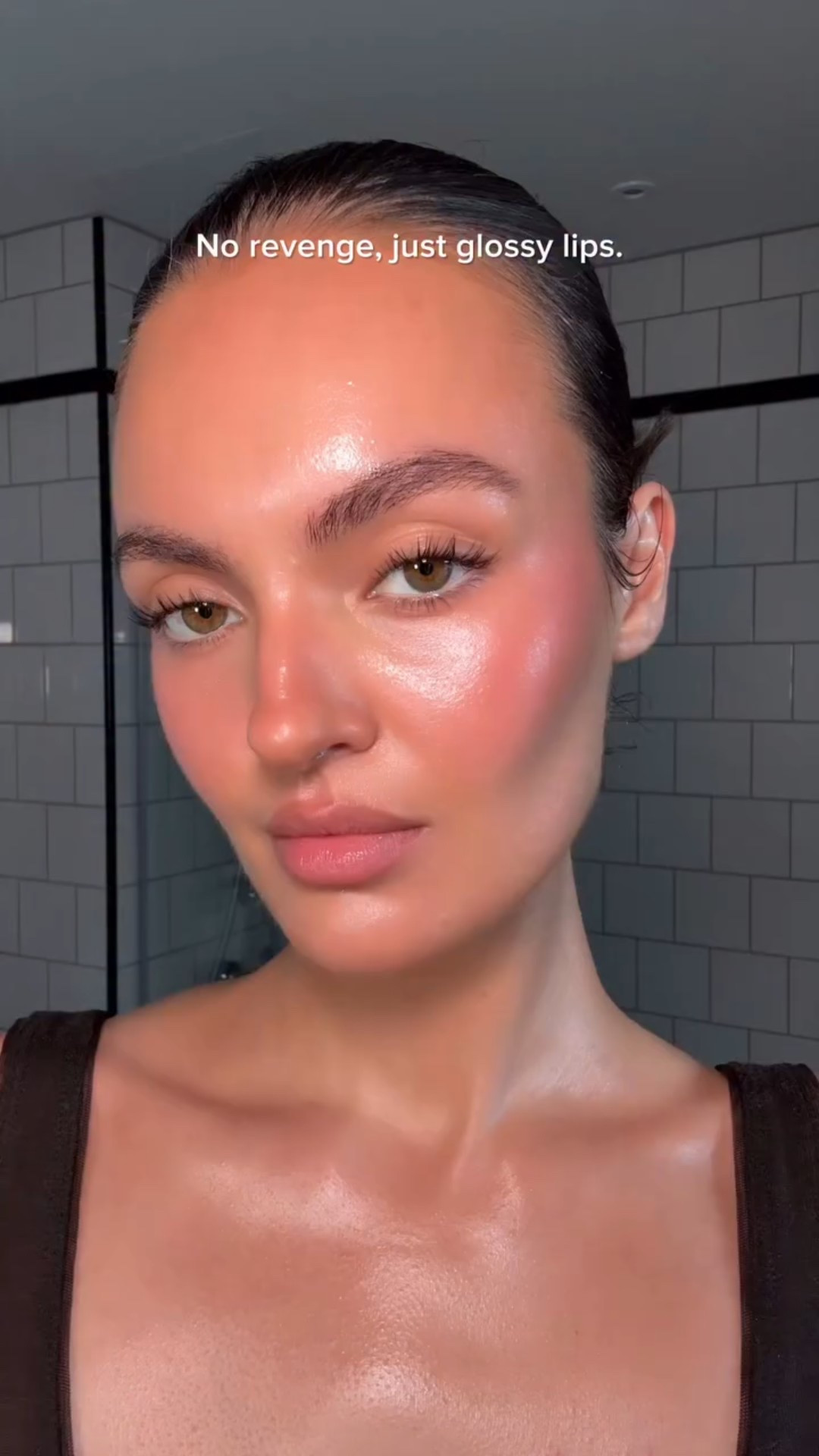 Glossy lips x Fall. Courtesy of @gisou

#LTKBeauty