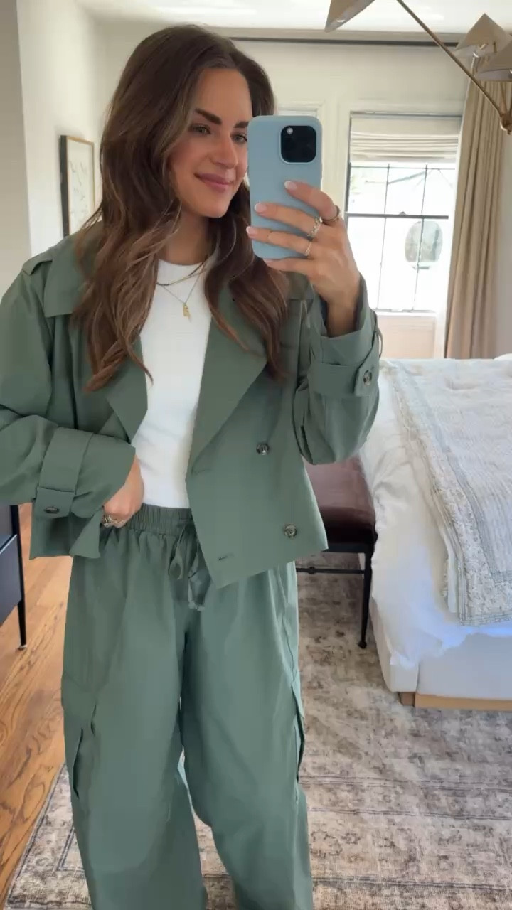 I mean isn't this the perfect travel day outfit - feel put together yet so comfy! I will definitely style these pieces as separates too ✨ all via @abercrombie 

Cropped Trench - Medium
Tank - small
Pants - small

#LTKTravel #LTKgrwm #LTKootd