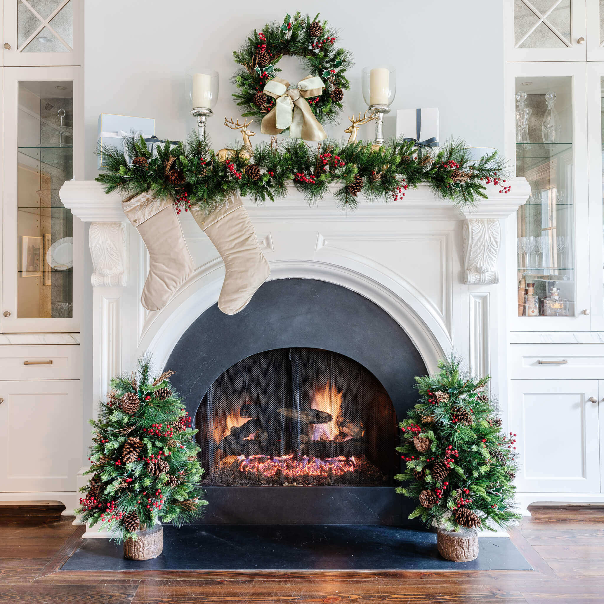 Red Wood Collection 4-Piece Set with Warm White LED Lights (Battery Operated) | King of Christmas