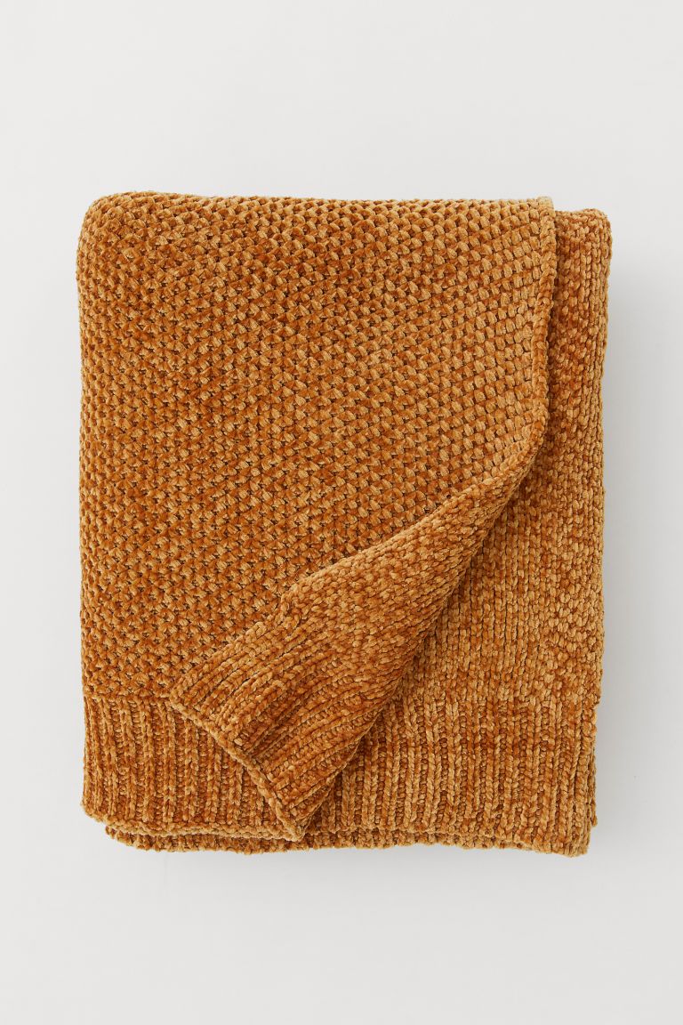 Chenille blanket | H&M (UK, MY, IN, SG, PH, TW, HK)