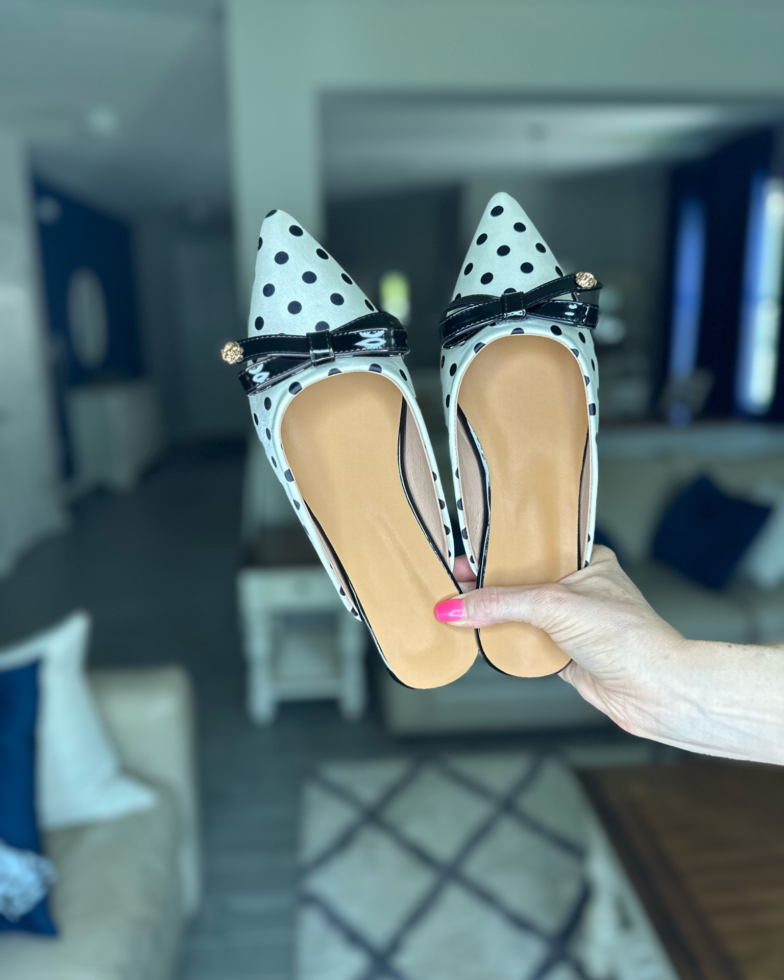 The cutest polka dot flats 🥿 
They look great when paired with work outfits