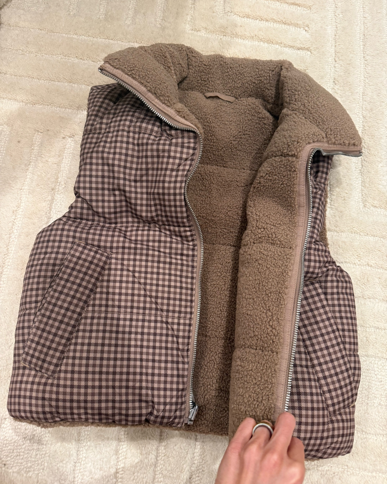 The cutest reversible vest that is 2 in 1 Sherpa and plaid size xxs