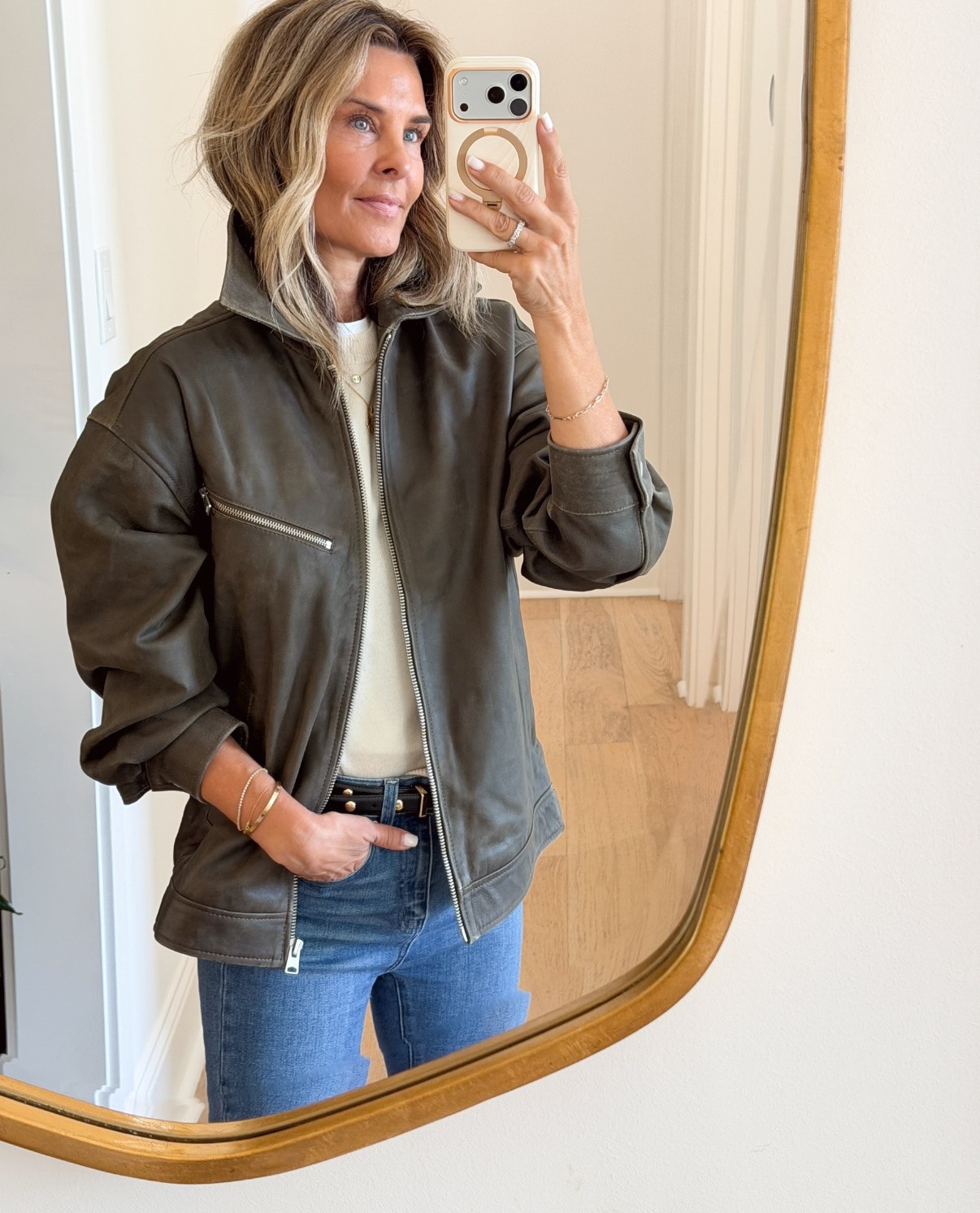 I’m 5’6
-relaxed leather jacket XS
-tan sweater XS
-stretch jean (I size up one)
-black studded belt