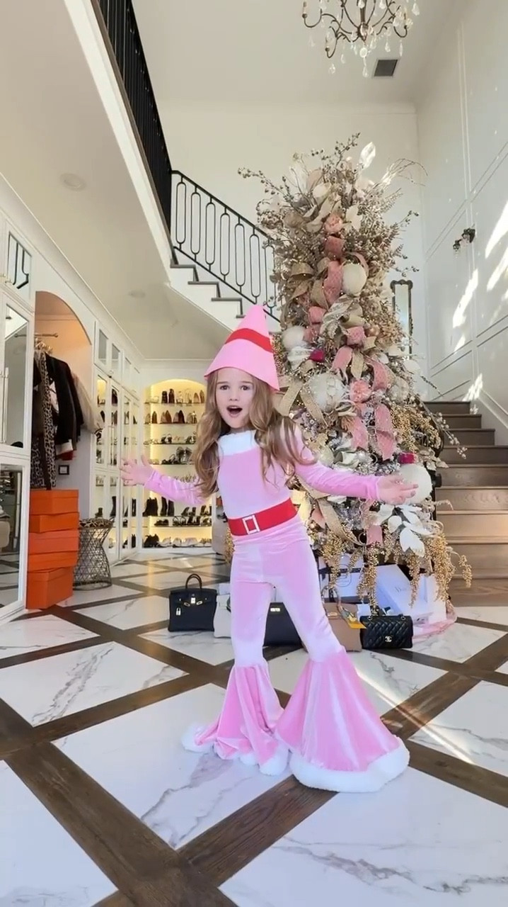This elf costume for little girls is seriously the cutest for Christmas Day! 💕🎄

Girl elf costume, elf outfit, pink elf outfit, Sophia Gemma, handbags, Hermes bags, Christmas tree, Christmas decor, Christmas ornaments, Emily Ann Gemma

#LTKGiftGuide #LTKKids #LTKHoliday