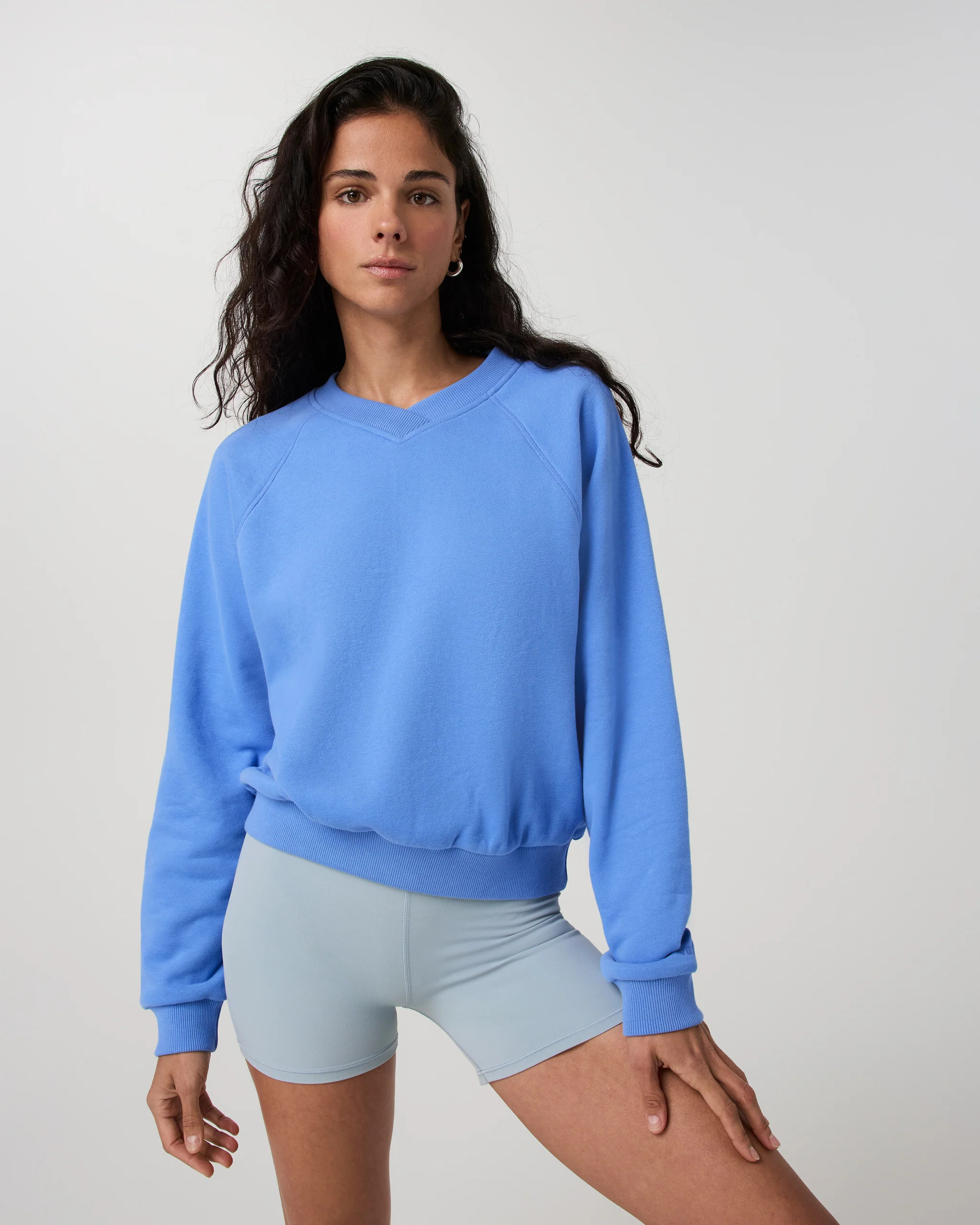 Sedona V-Neck Pullover – Riviera Blue Cropped Sweatshirt – Jackets & Hoodies – Vuori | Vuori Clothing (US & Canada)