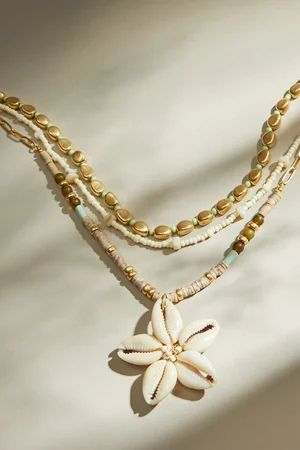 Layered Shell Flower Necklace in Ivory & Mint | Altar'd State | Altar'd State