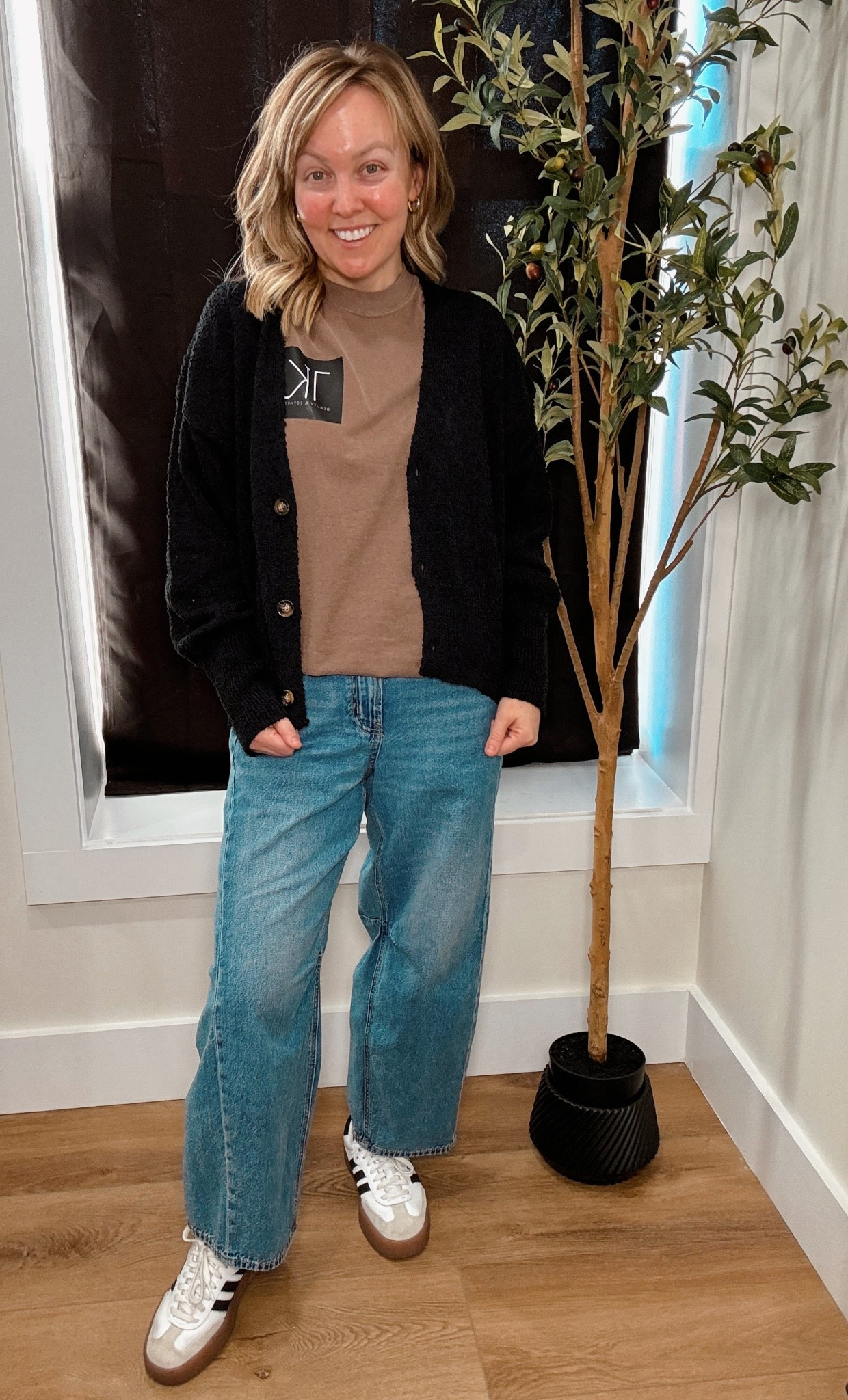 Effortless everyday style 🤎 Cozy layers + comfy sneakers = my go-to fall uniform. Perfect for running errands, studio days, or coffee runs ☕️
Shop the look on here #TKBeautyAndEsthetics


#LTKGiftGuide #LTKSaleAlert #LTKHoliday