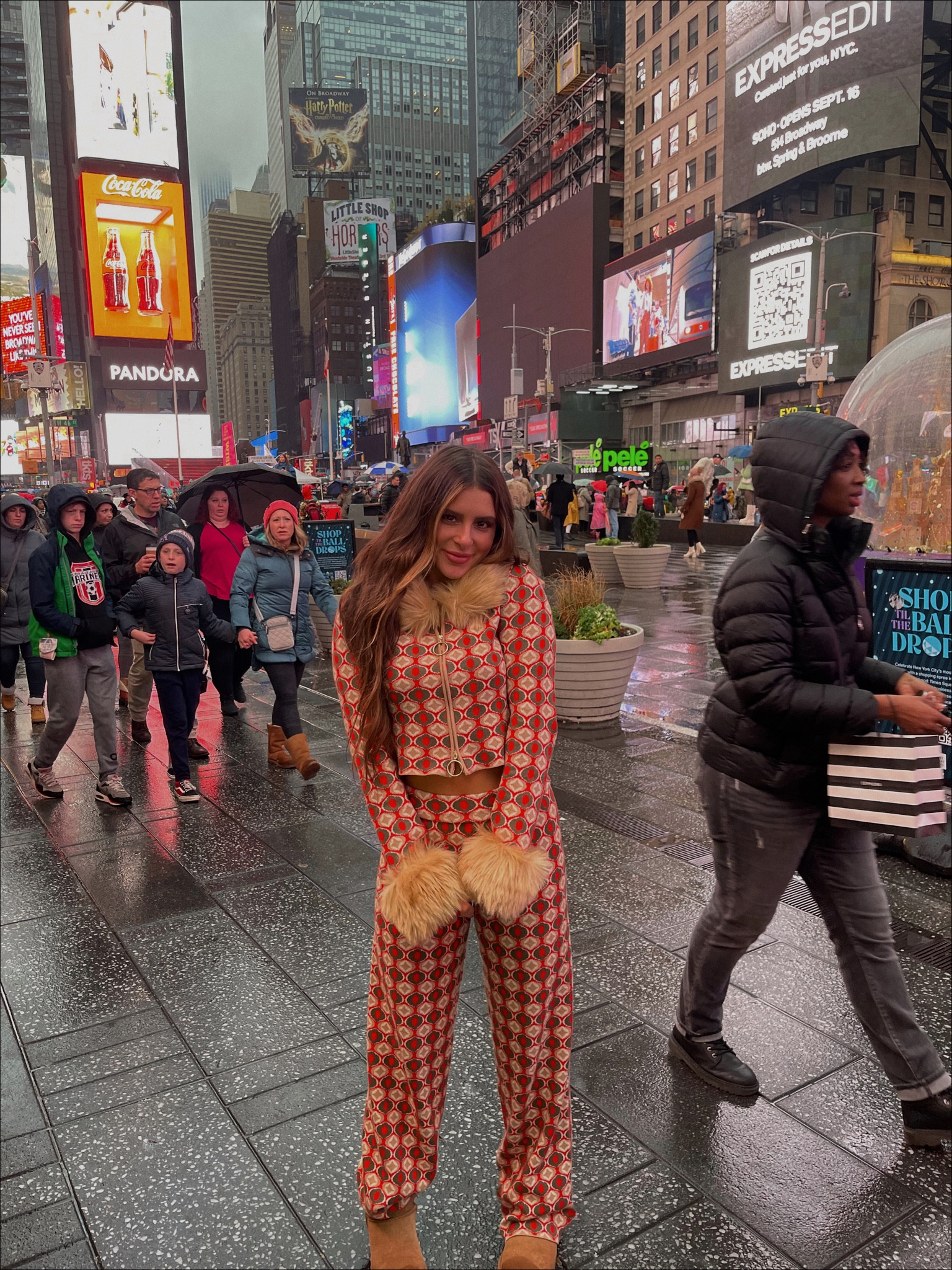 Cindy Lou who era ♥️

#LTKHoliday #LTKstyletip #LTKSeasonal