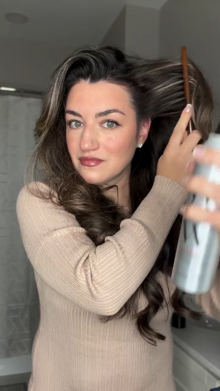 The bombshell-iest @victoriassecret blowout courtesy of @colorwowhair Style on Steroids + the @bretmanrock method. If you can’t seem to get volume in your hair, you NEED this product! It feels weightless, yet has this incredible hold and keeps your shine!
.
.
#colorwowpartner #colorwow #styleonsteroids 
Color Wow, bombshell blowout, style on steroids, hair, volume, vs fashion show, hairstyle, hair products, big hair