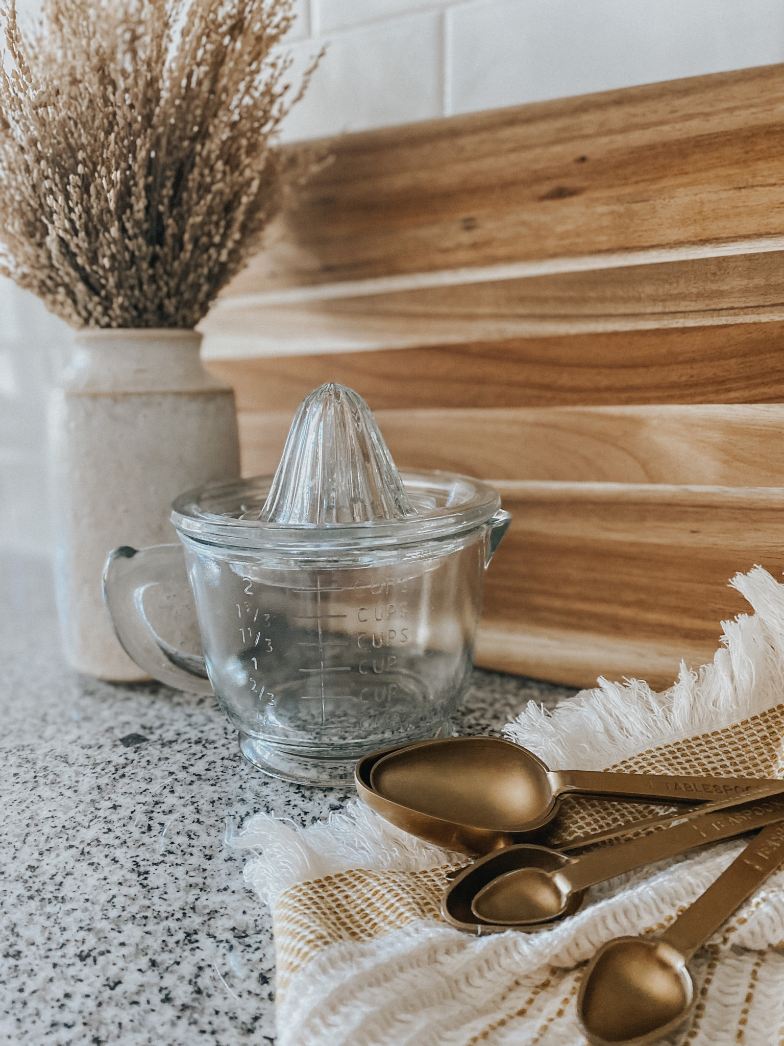 My kitchen essentials🤍


Cutting board, serving board, charcuterie board, measuring cups, measuring spoons, gold measuring spoons, vintage measuring cup, Anthropologie , tea towel, Amazon home, Amazon fines, Amazon kitchen hosting, entertaining, kickstand, blender, tea, Anthro home, 

#LTKhome #LTKsalealert #LTKunder50