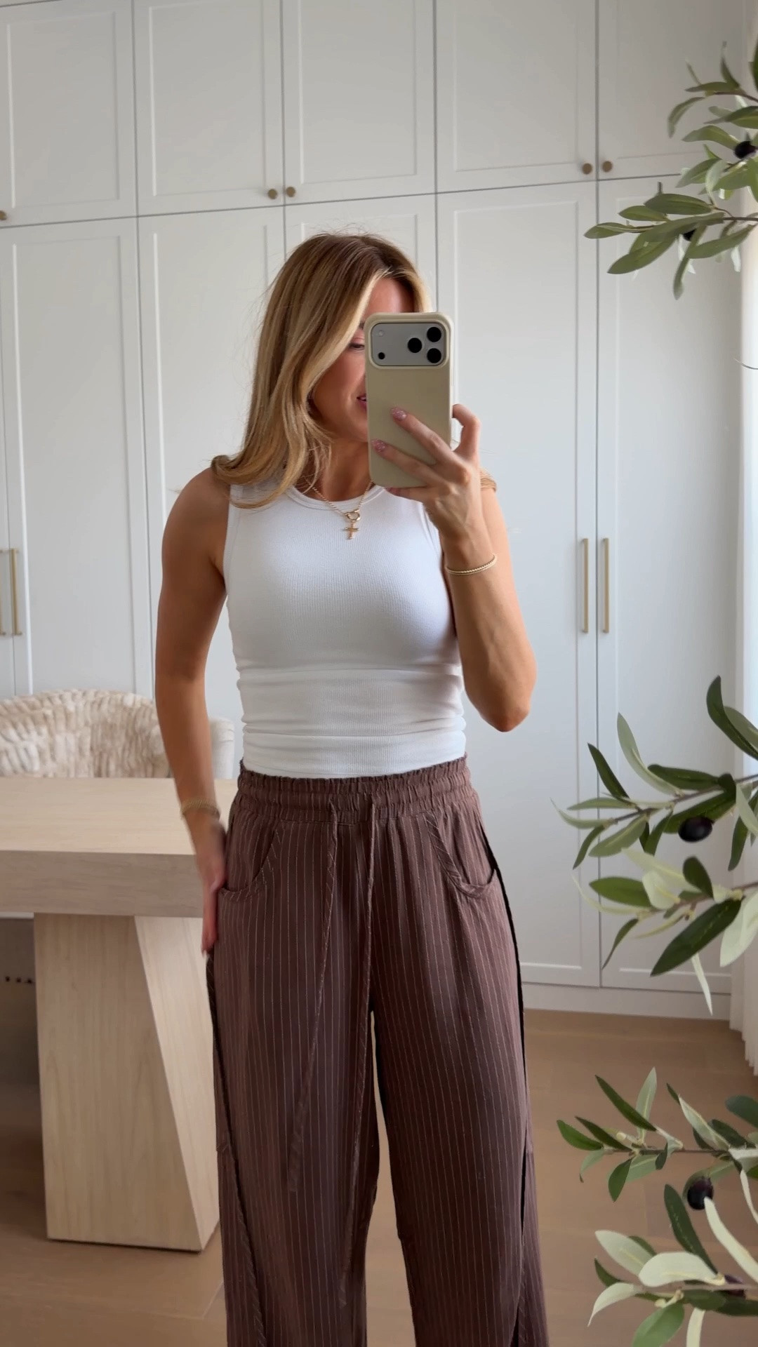top: xs // pants: xs