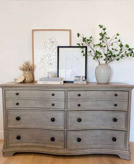 Obsessed with this line drawing art! It’s such a beautiful way to decorate the dresser!

Bedroom/dresser/planter/plants/home decor/art/books/candle

#LTKhome #LTKU #LTKstyletip