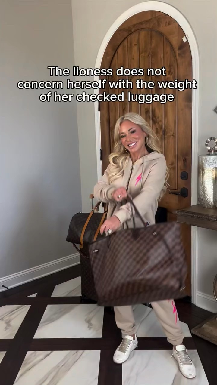 One thing you'll always find in my suitcase? A confy sweatsuit. 

#travel #sweatsuit #confy

#LTKootd #LTKActive #LTKTravel