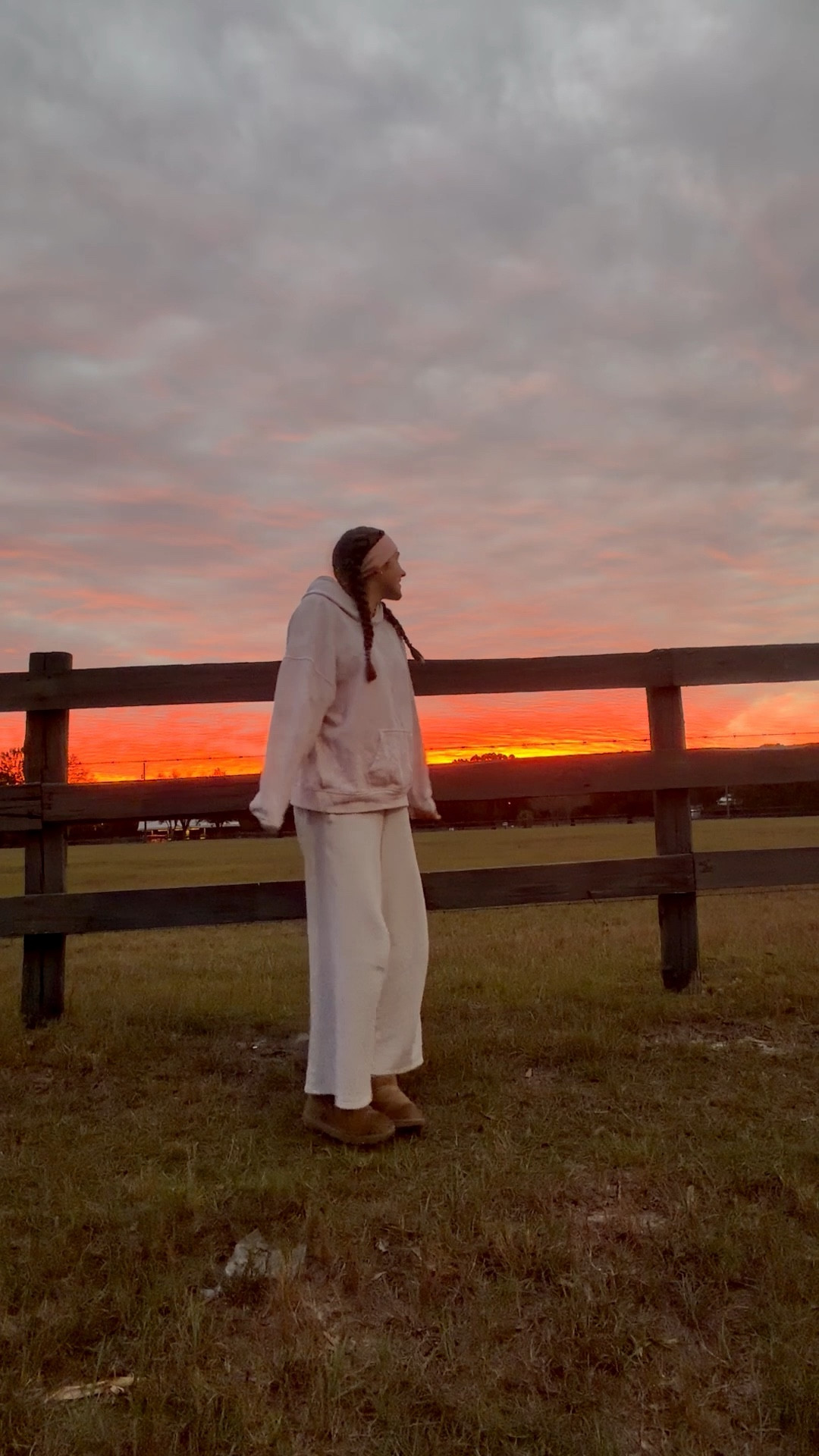 fav comfy fit for chilly weather size small in both! 

#LTKSeasonal #LTKFindsUnder50 #LTKootd