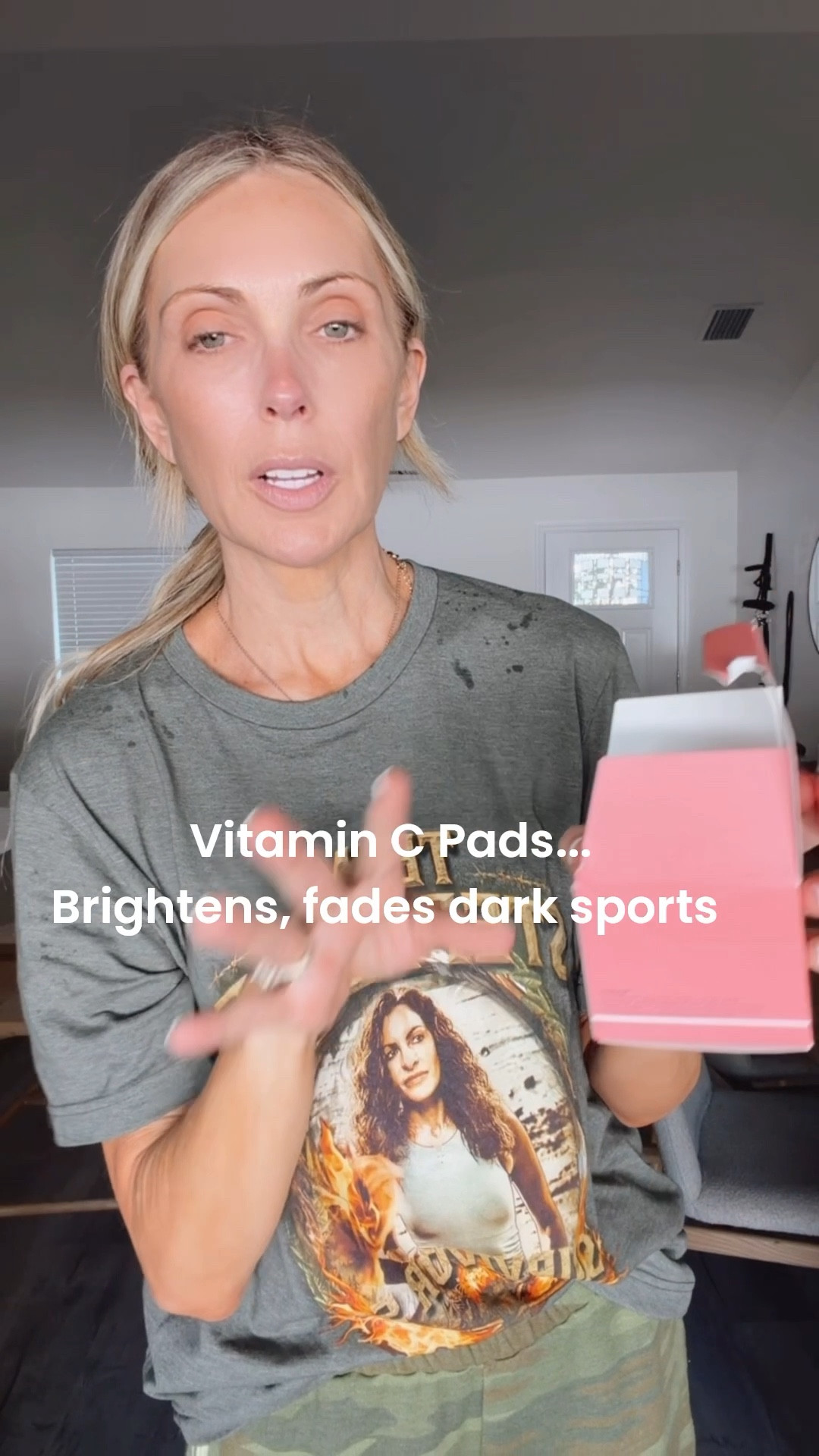 M-61 Vitablast C Serum Pads are designed to brighten dull skin, diminish the appearance of dark spots, and support collagen production using a 15% stabilized vitamin C formula. These daily, one-step pads also contain vitamin E and gallic acid to provide an antioxidant boost, hydrate, and even out skin tone.

@bluemercury #bluemercurypartner #ad #bluemercury