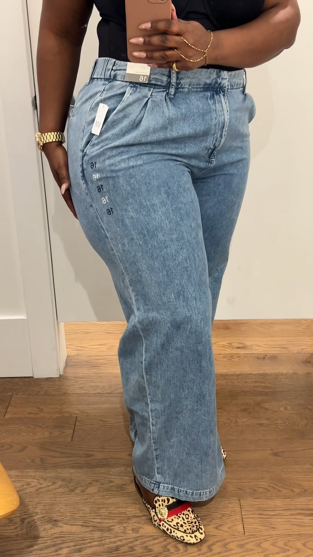 Gap Finds! 
I’m wearing a size 16 but chose to size up to an 18 for a looser fit. 
#LTKcurves #springfinds #denimm #ltkmidsize #ltkcurves 

#LTKMidsize #LTKPlusSize #LTKFindsUnder100