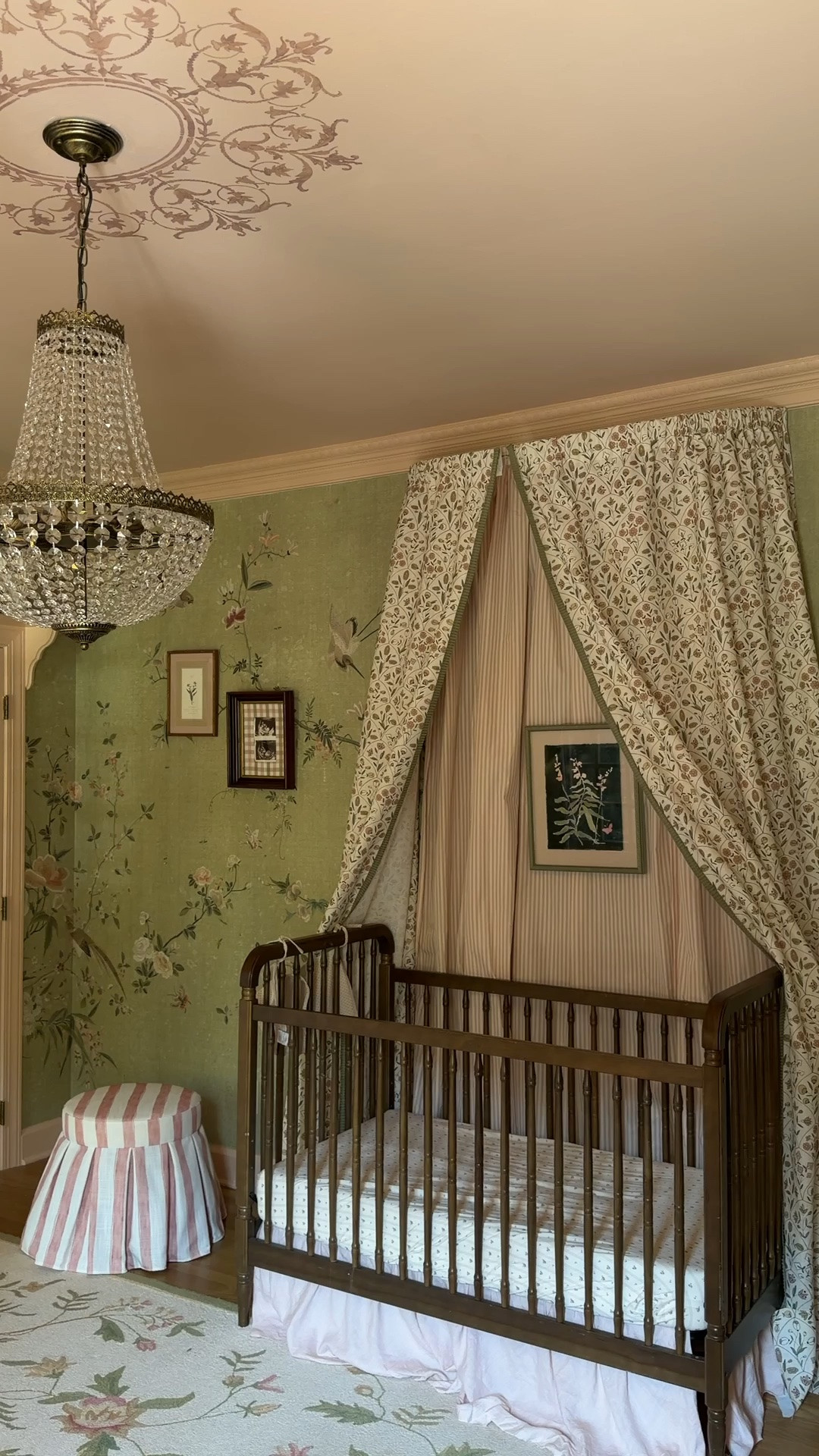 The DIY canopy kit, ceiling medallion stencil & other items in our nursery✨