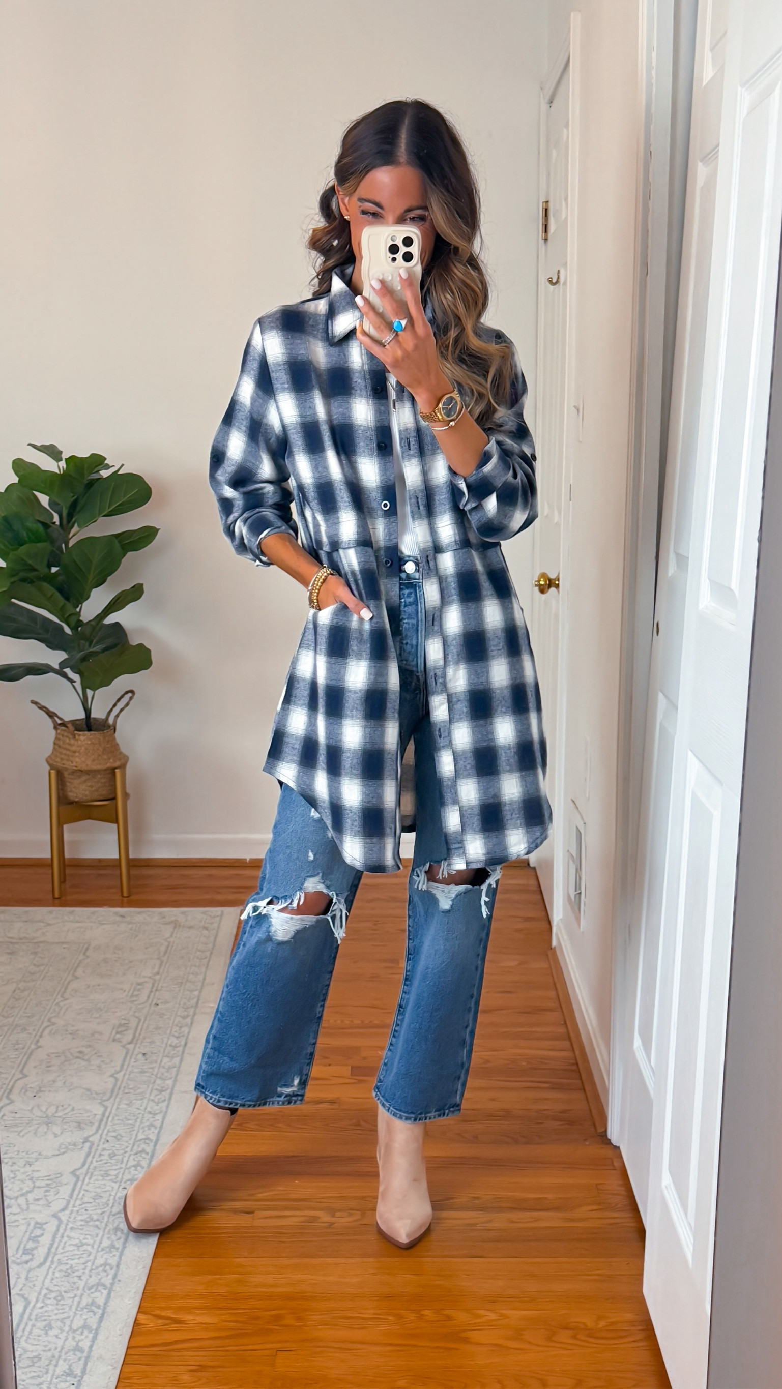 This tunic flannel fits true to size. Wearing a small. Pair with jeans or leggings! Wearing my true to size in jeans. Size up if need more room in hips and thighs.

Fall outfits | fall outfit | jeans | boots | Christmas 

#LTKFindsUnder50 #LTKSaleAlert #LTKSeasonal