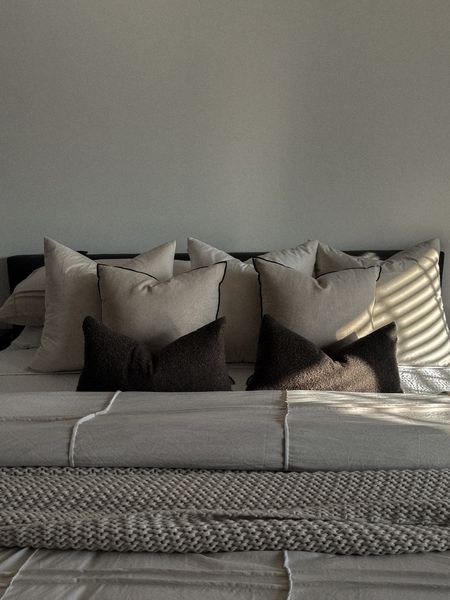 Moody neutral bedroom

Neutral bedding, affordable bedding, amazing bedding, throw pillows, Amazon throw pillows, H&M home, moody bedding, tonal bedding, primary bedroom decorr

#LTKhome