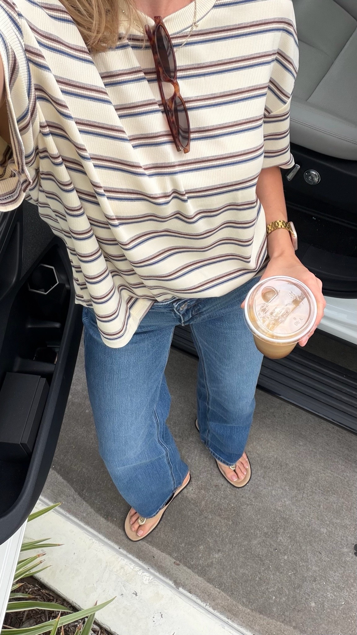 Cute casual fall outfit | wearing S in tee + 26 in denim!