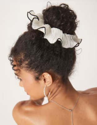 DesignB London plisse contrast tipping scrunchie in white | ASOS (Global)