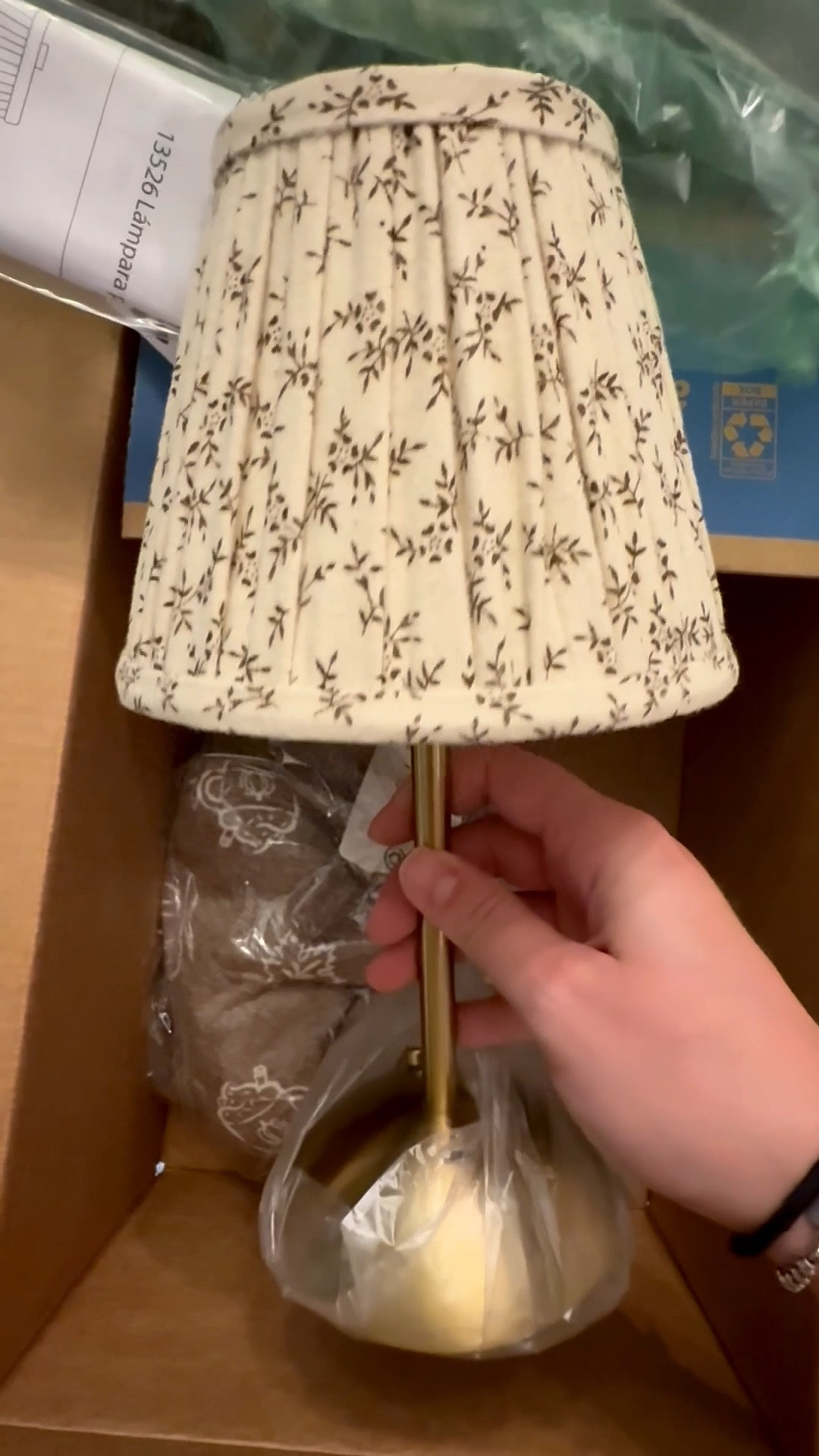Unbox my Walmart order with me📦💙 loving these neutral rechargeable lamps, I want every color/print they have for fall 🍂 I mean they are such a good neutral that they are good for year round. And these pajama pants are the cutest and extremely comfortable, they’re like butter 🧈 🤎🎃


Fall order / fall things / home decor / Walmart haul / Walmart order / Walmart home / fall decor / rechargeable lamps / cozy pajama pants / cozy season

#LTKdayinmylife #LTKvlog #LTKHome
