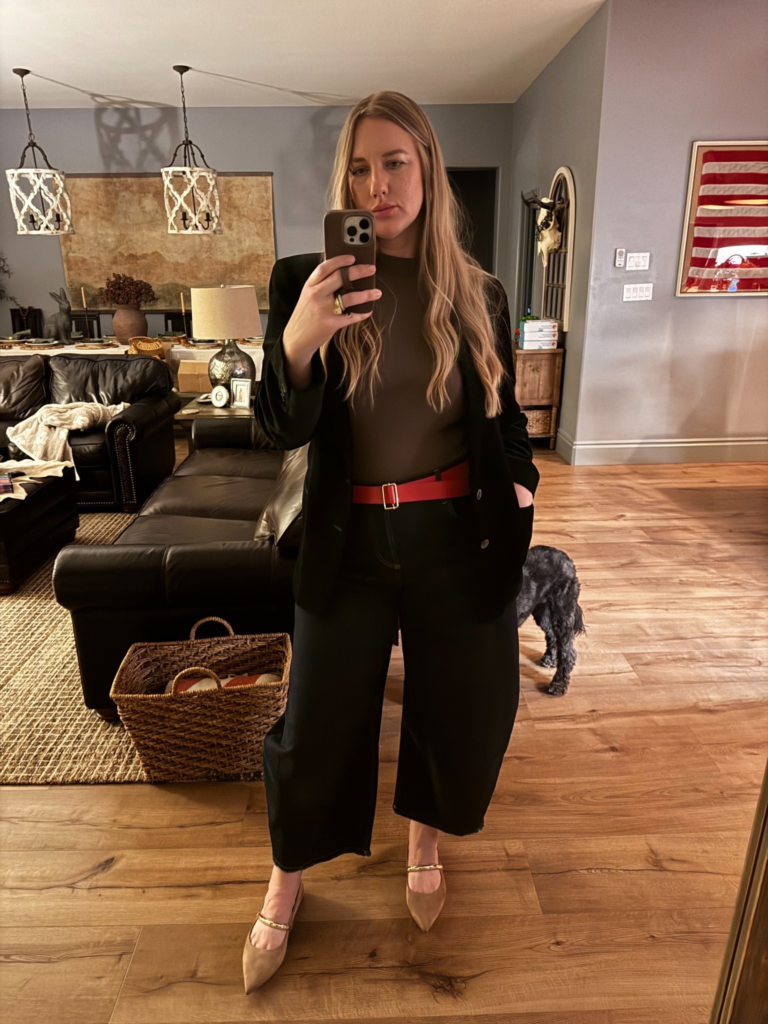 OBSESSED with these wide leg jeans. I’ve had them for like only five days and I’ve already worn them three times. 🙈  

Super comfortable while keeping me looking polished for client consults and business meetings. @Ruti 

#LTKootd #LTKWorkwear