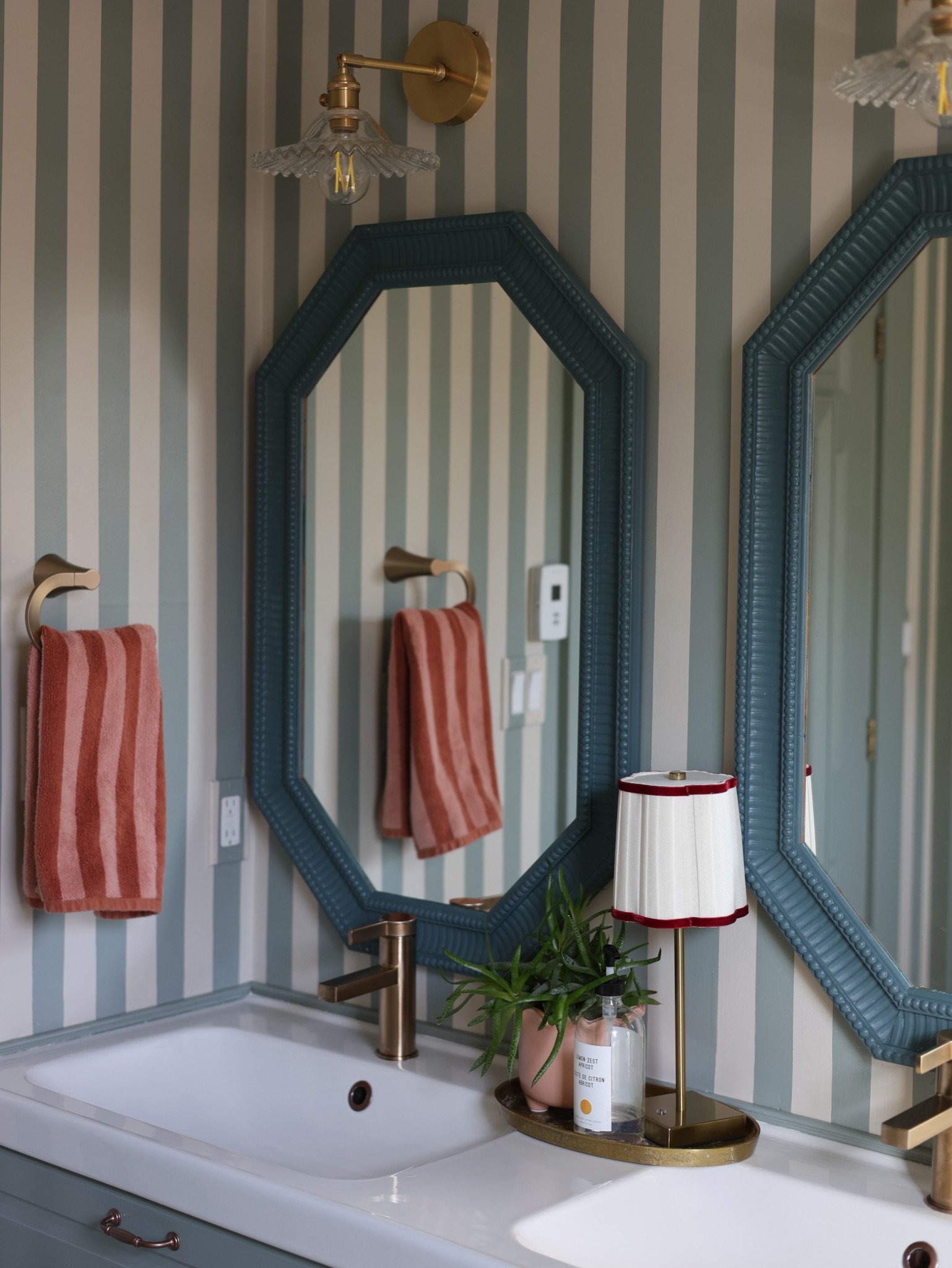 Bathroom light fixtures 💡



#LTKwinter #LTKhome #LTKcanada