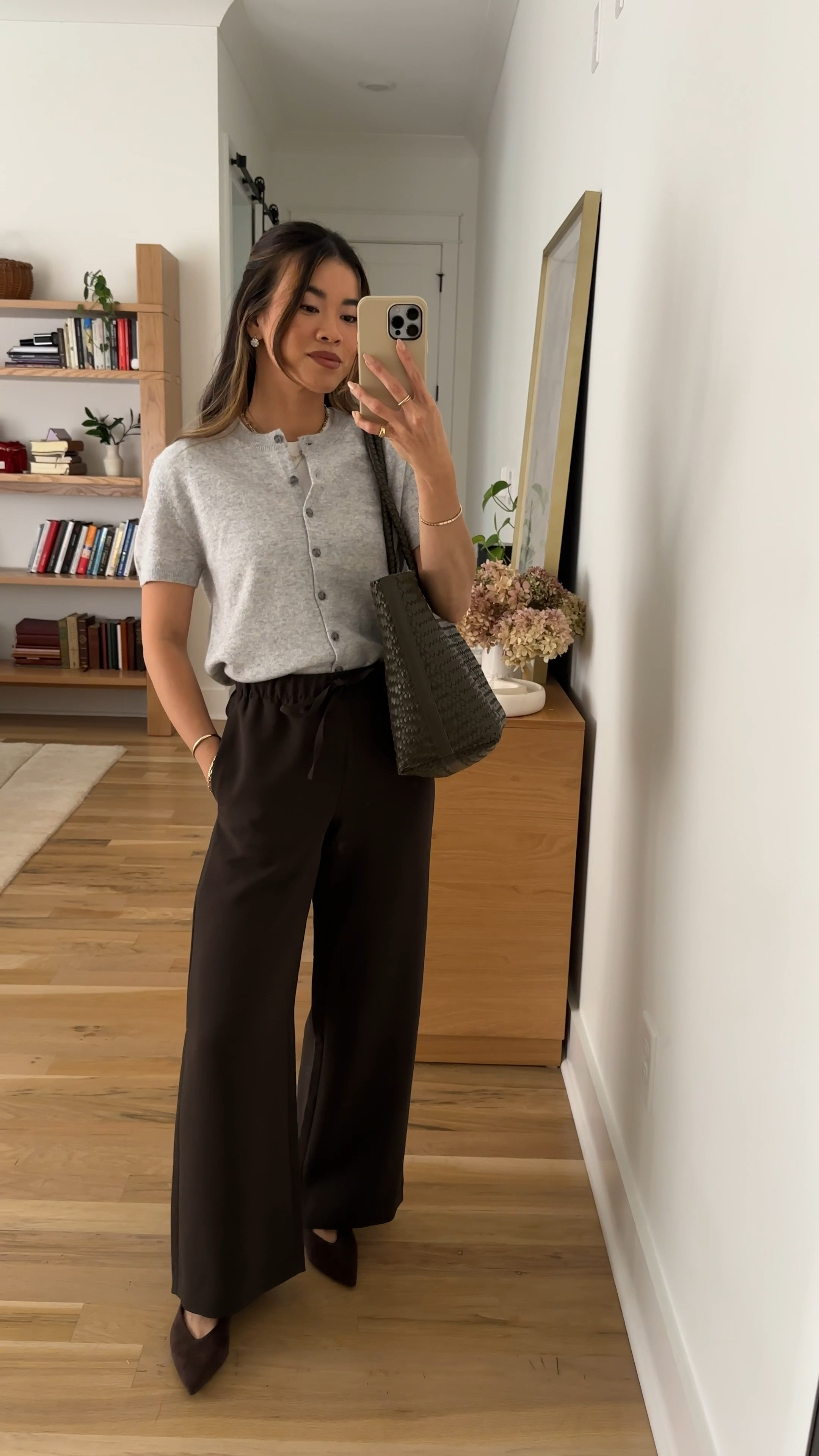 A chocolate brown fall always. These @Aritzia lodge pants are my go to at the moment!

Sizing info:
-Aritzia Bare Cashmere Noteworthy Shortsleeve Cardigan (Size Small in Heather Chrome)
-Aritzia The Lodge Pant Crepette (Size 2XS Short in Cacao Nib Brown)
-Aritzia HomeStretch Smooth Tune T-Shirt (Size Small in White) 


Aritzia best sellers, best pieces from Aritzia for petite, Aritzia pants for petite, what pants from Aritzia will fit if youre petite, Petite style guide, how to dress if you’re petite, Petite style, petite fashion, mom outfit, mom style, petite pants, petite outfit ideas, petite outfits, best pants for petite, petite lodge pants, fall style, fall outfits, autumn outfit, vacation outfits, Aritzia trousers for petite, Aritzia try on, fall sweater, aritzia sweater

#LTKootd #LTKSeasonal #LTKPetite
