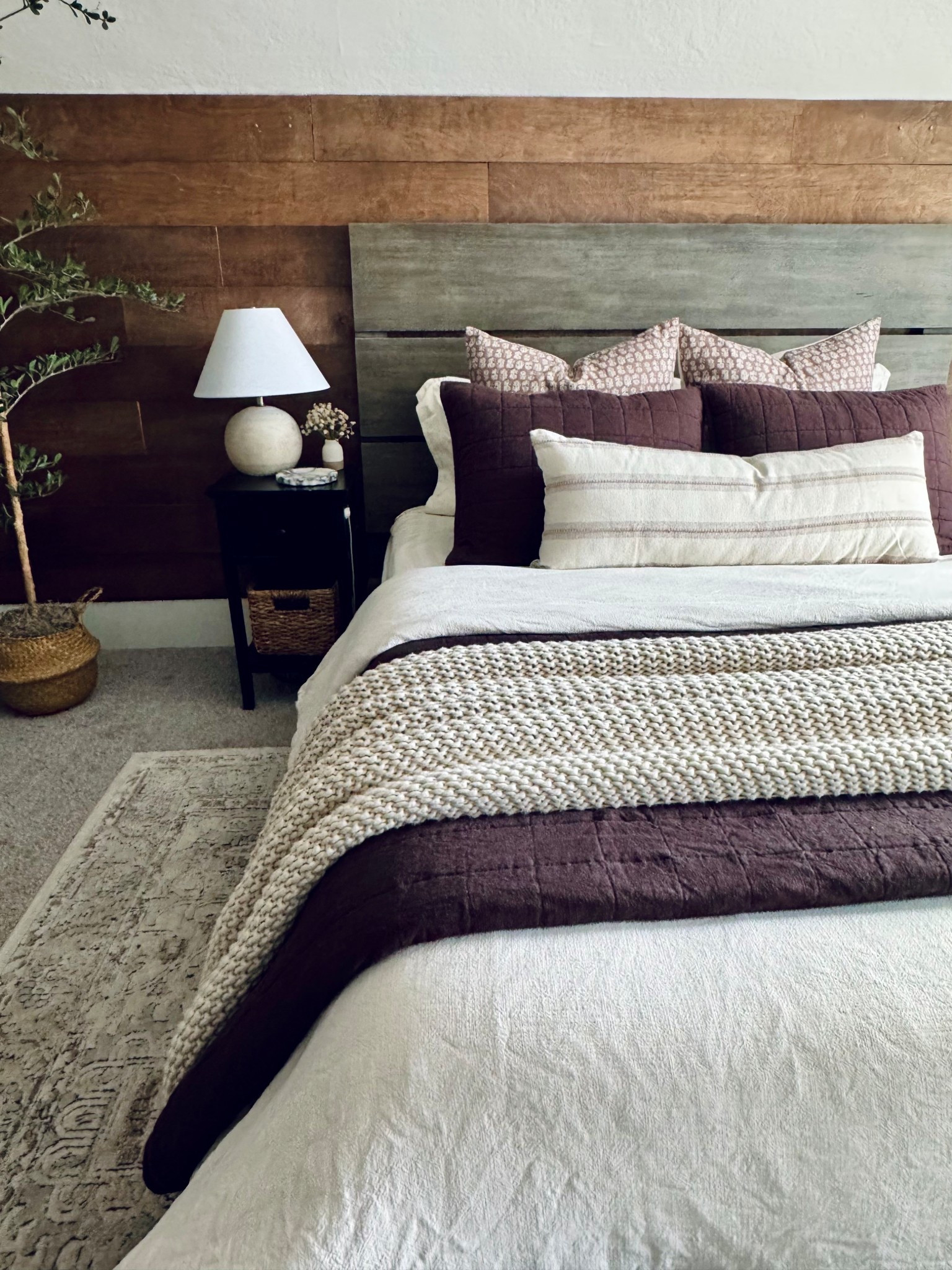 Mixing textures is what makes neutrals feel anything but boring 🙌🏼 

Home Decor | Bedroom | Bed Styling 

#LTKSeasonal #LTKU #LTKHome