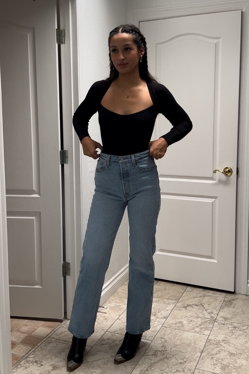 5’9
145 lbs 
Top: size S 
Pants: size 29
Shoes: size 8.5