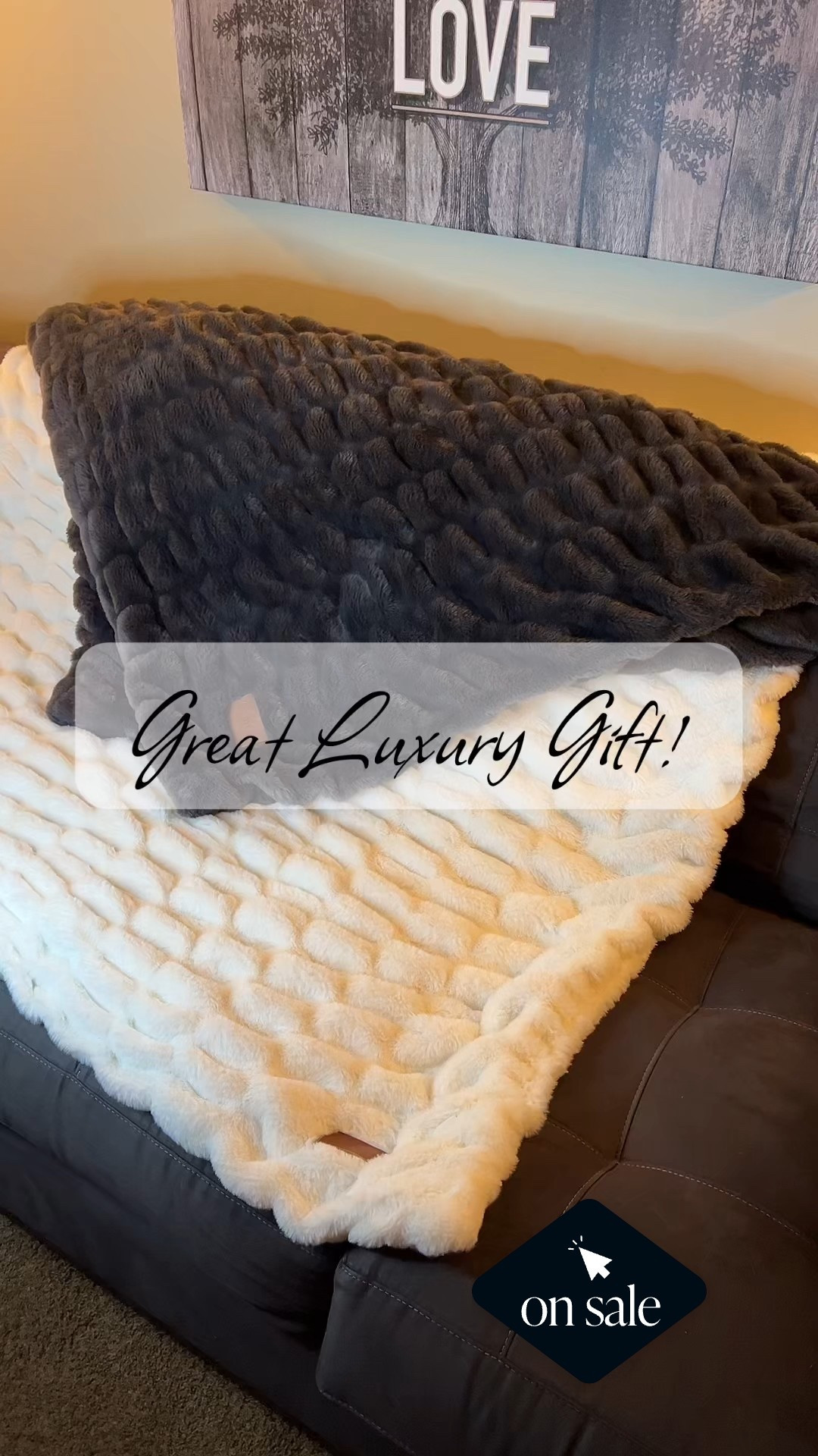 ❤️ These Comfrt Dreamer blankets in the size medium. 50”x 60” . Impress someone by gifting them one of these luxurious blankets! #Comfrt #Comfrtdreamerblankets 

#LTKSaleAlert #LTKHome #LTKFindsUnder100