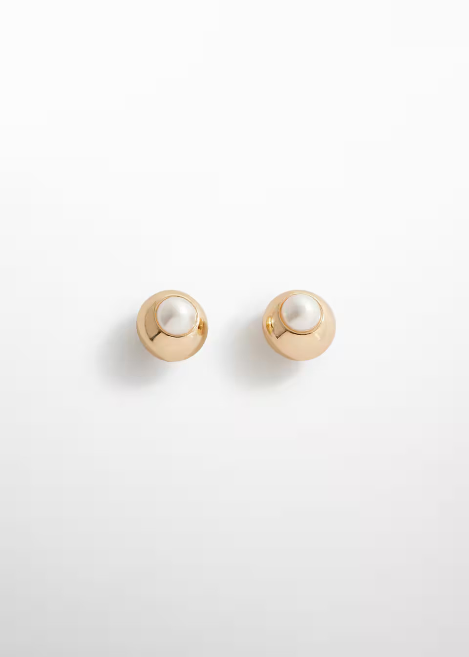 Spherical pearl-detail earrings | MANGO (UK)