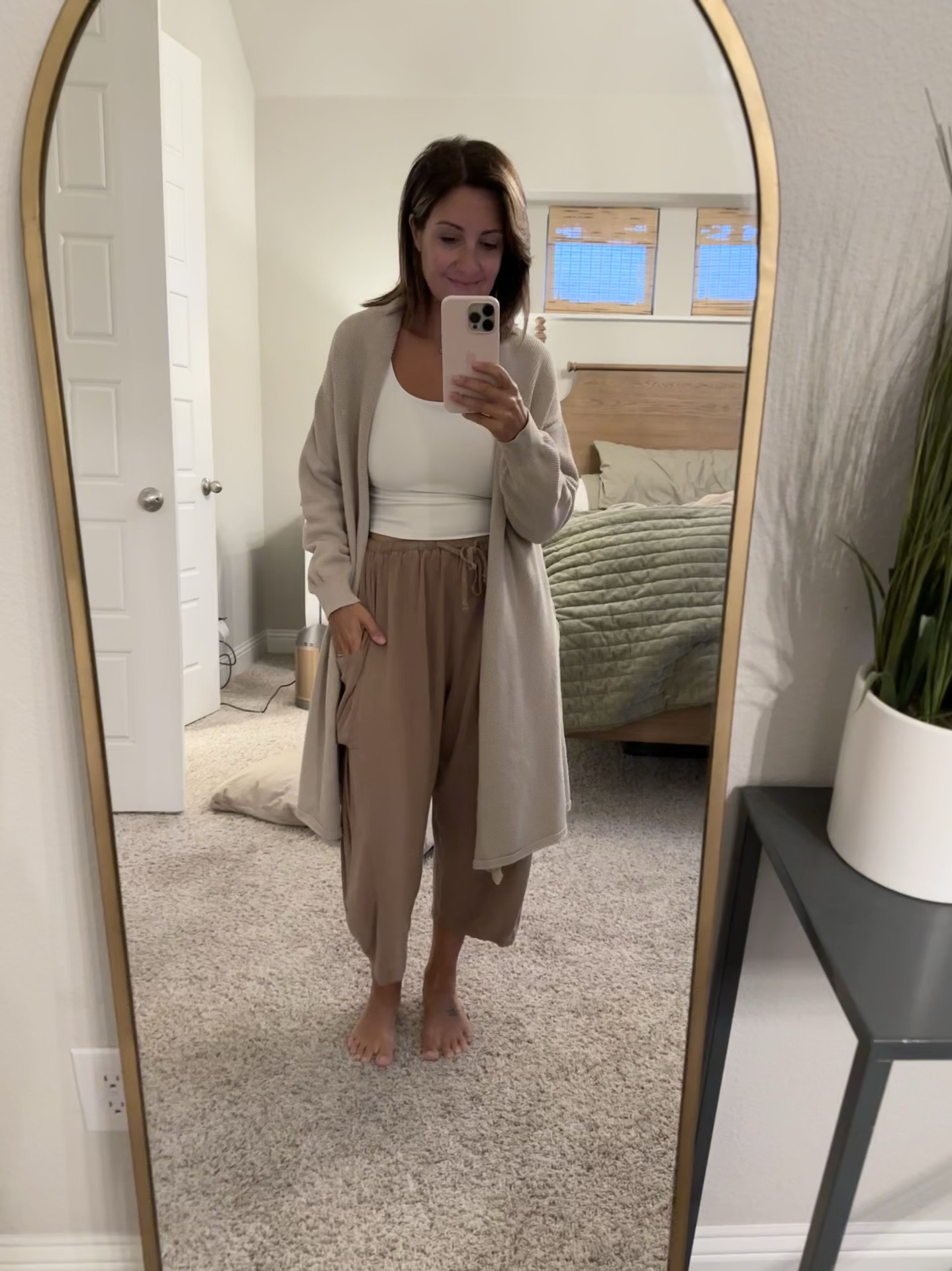 My favorite favorite Free People cardigan, these Free People dupes from Amazon and this tank top are perfect if you wanna level up your loungewear