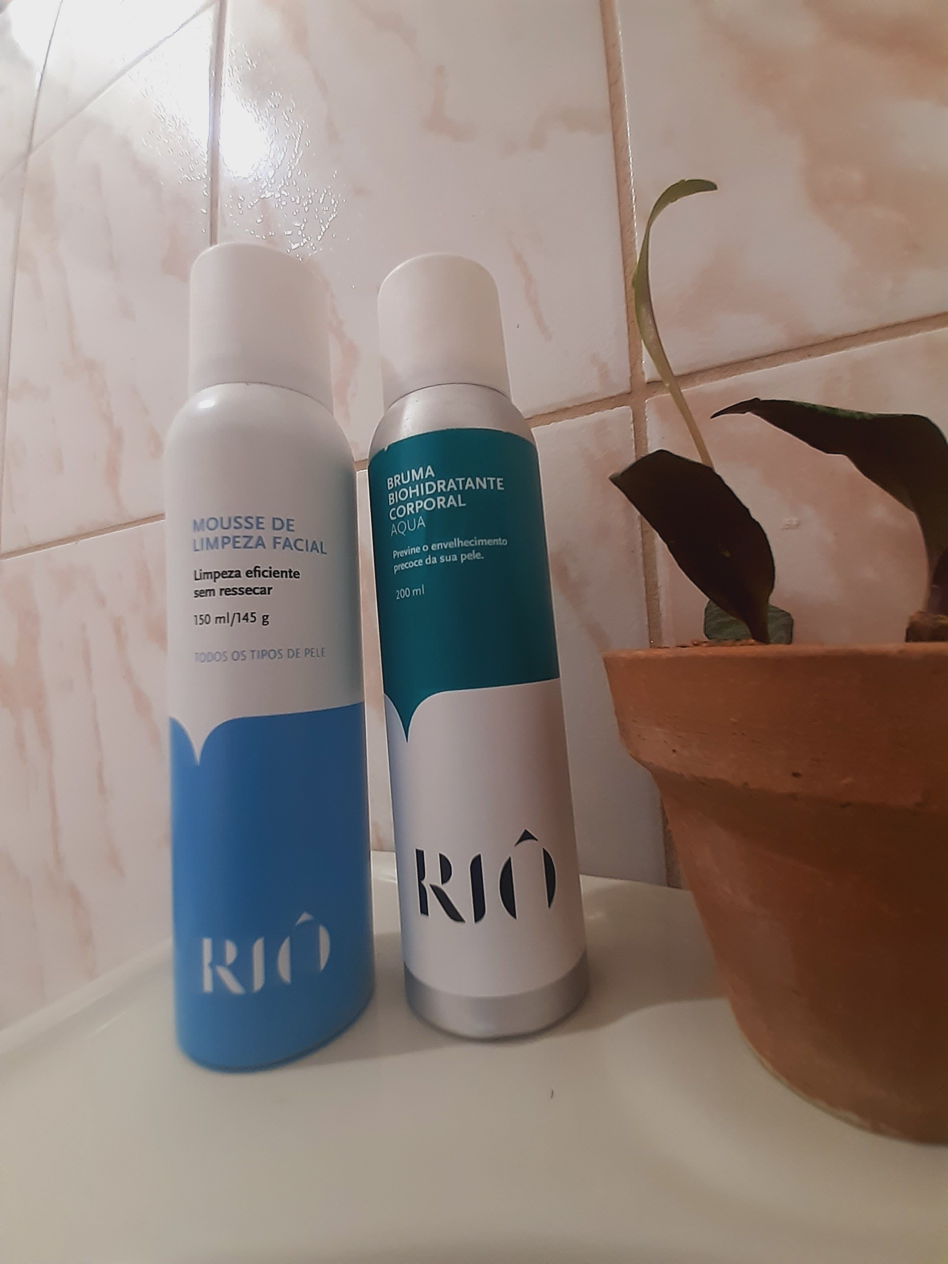 Dupla perfeita quando se fala de autocuidado 🤗Mousse de limpeza facial:limpeza eficiente sem ressecar Bruma bio hidratante corporal: previne o envelhecimento precoce da sua pele 

#LTKbrasil #LTKbeleza