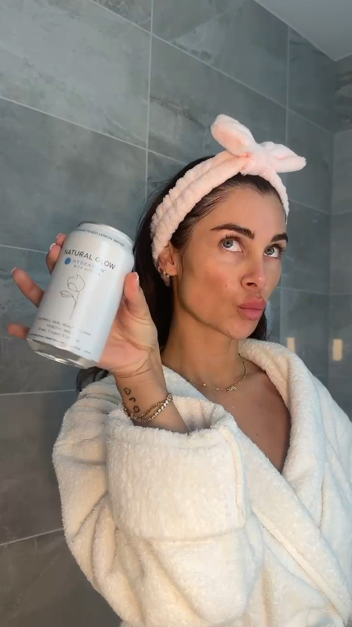 SELF-CARE MODE: ACTIVATED 🤍🧖‍♀️

Elemis pro collagen rose cleansing balm, Paula’s Choice skin perfecting 2% BHA liquid exfoliant, Currentbody LED light therapy mask, Estée Lauder advanced night repair serum, Estée Lauder advanced night repair eye cream, Currentbody LED light therapy helmet 

#LTKbeauty #LTKuk #LTKgrwm