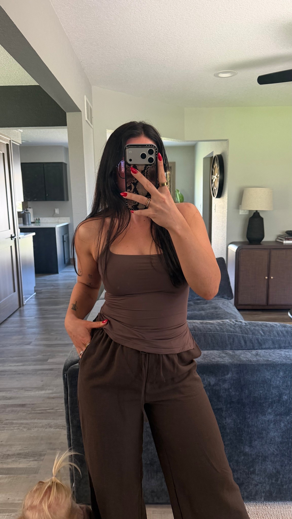 brown monochromatic outfit idea for summer 